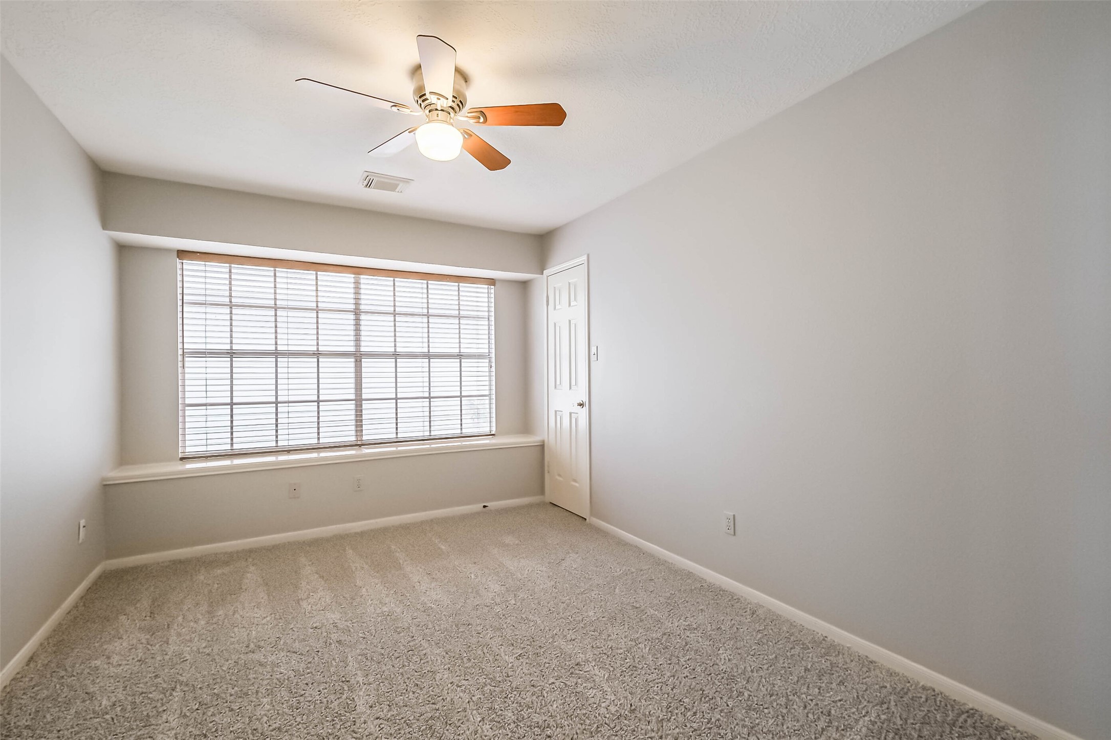 10218 Hedge Way Drive Property Photo 28