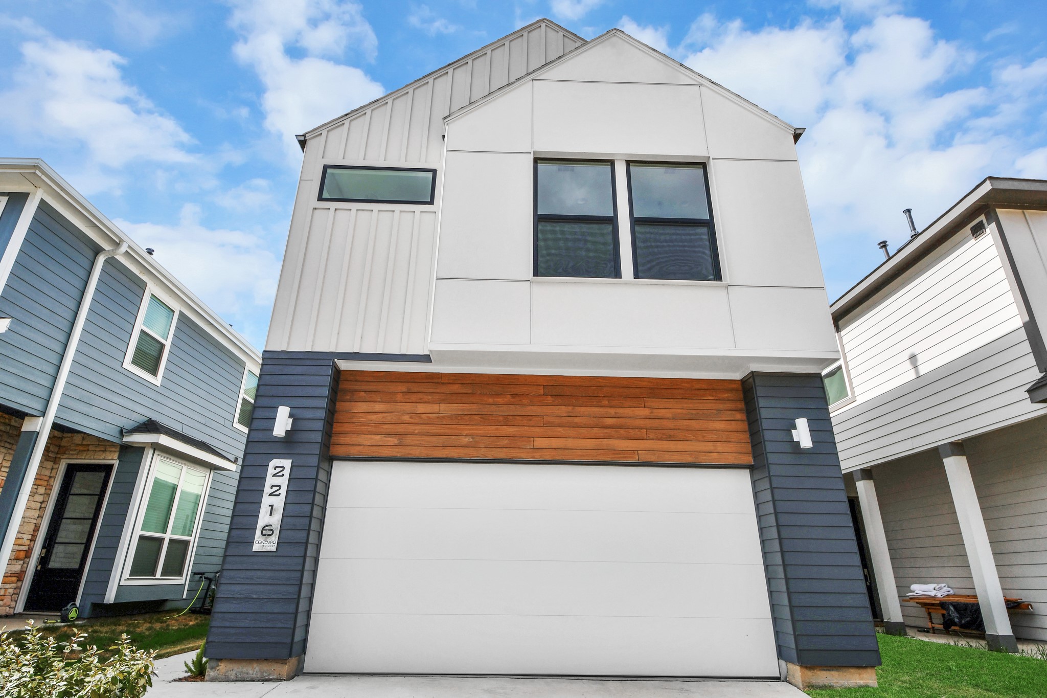 2216 Via Cami Property Photo 1