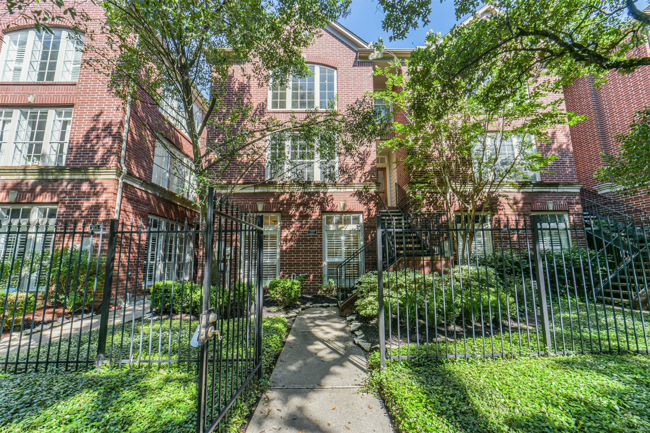 227 Mcgowen Street Property Photo 2