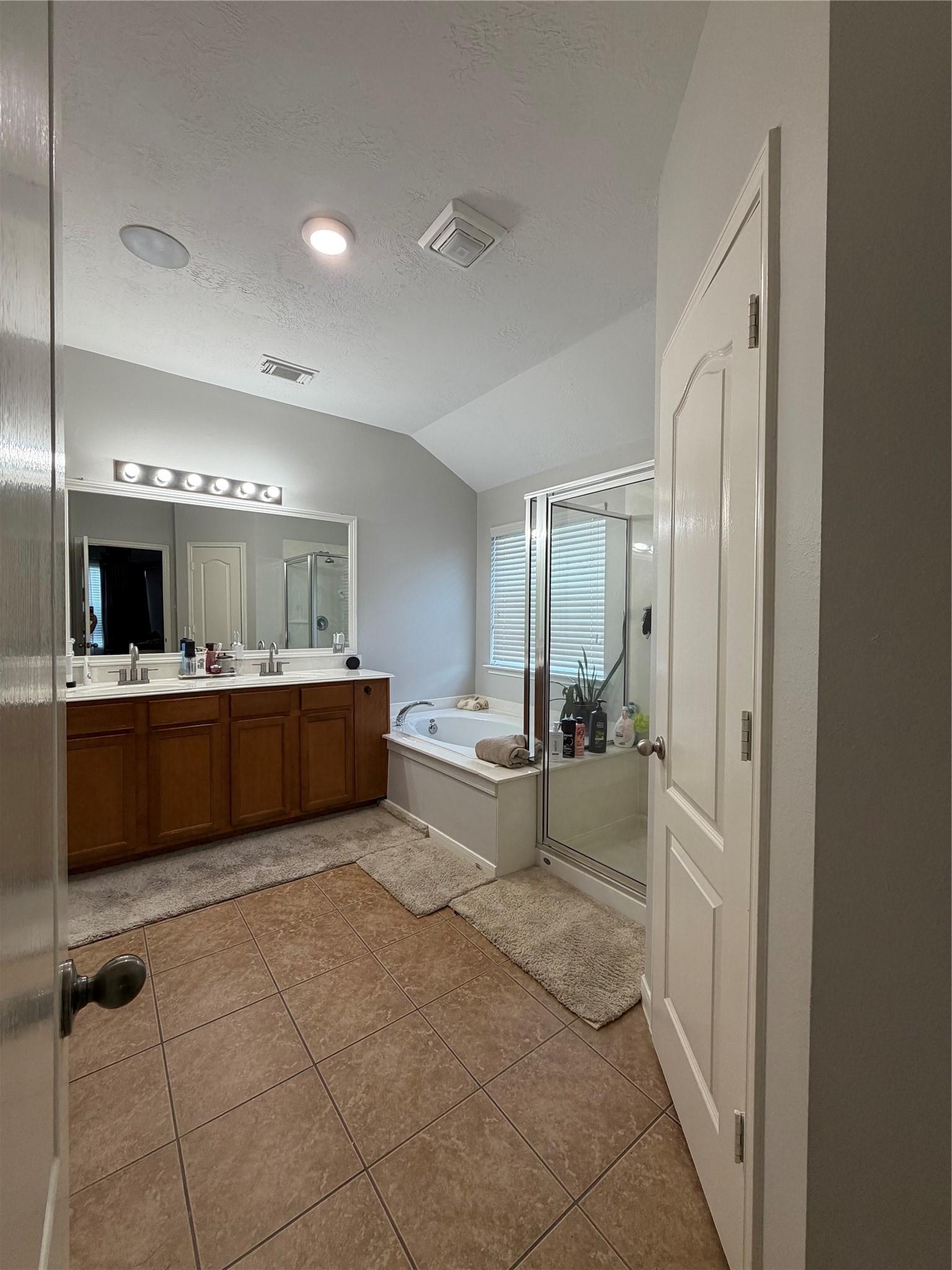 18902 Cluster Oaks Drive Property Photo 10