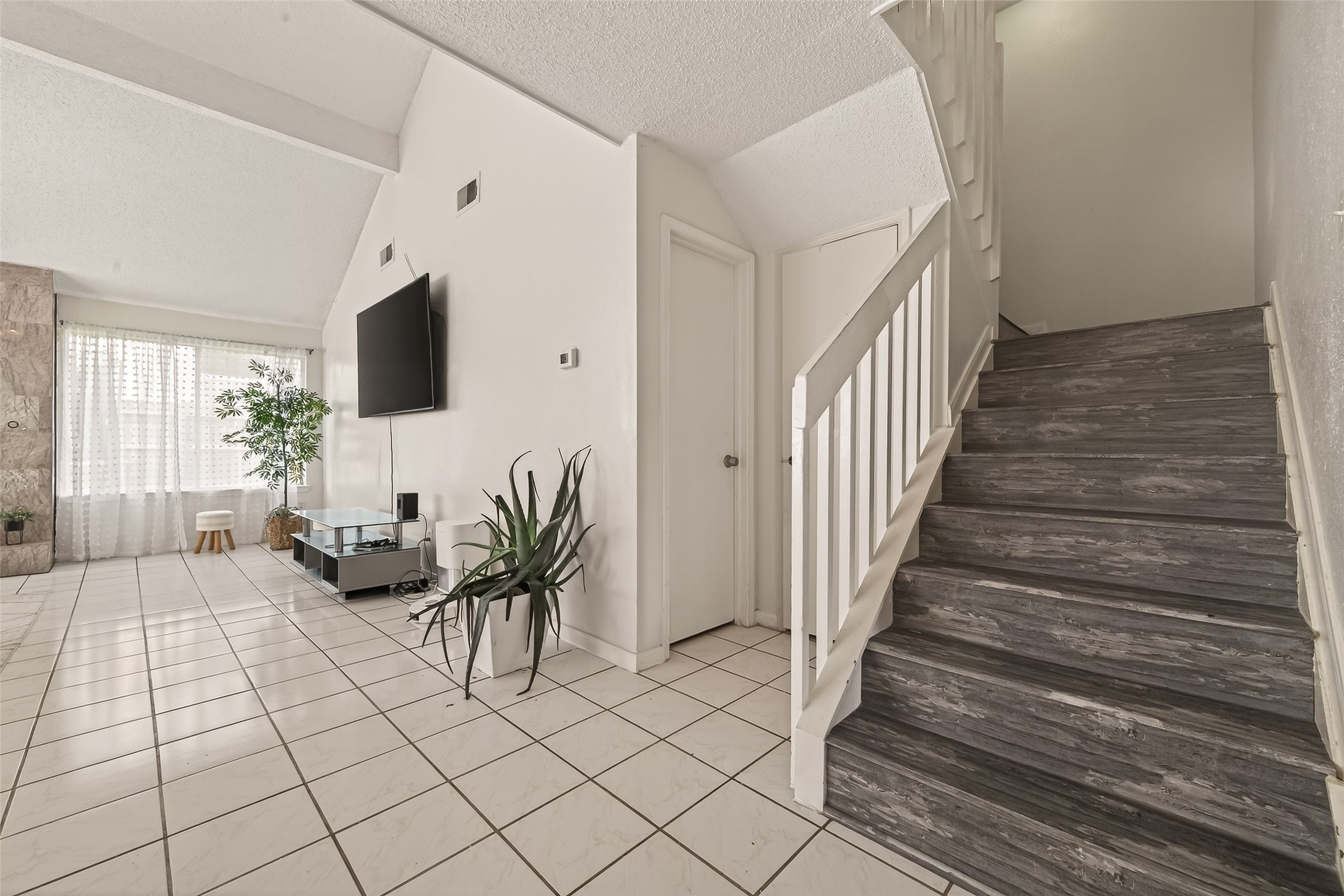 3214 Meadway Drive Property Photo 6