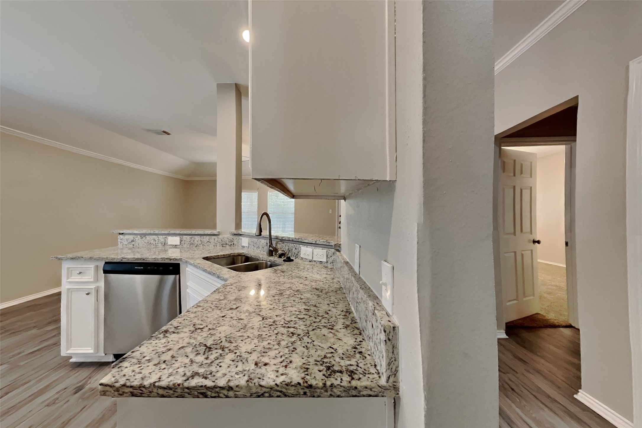 26873 Manor Falls Drive Property Photo 3