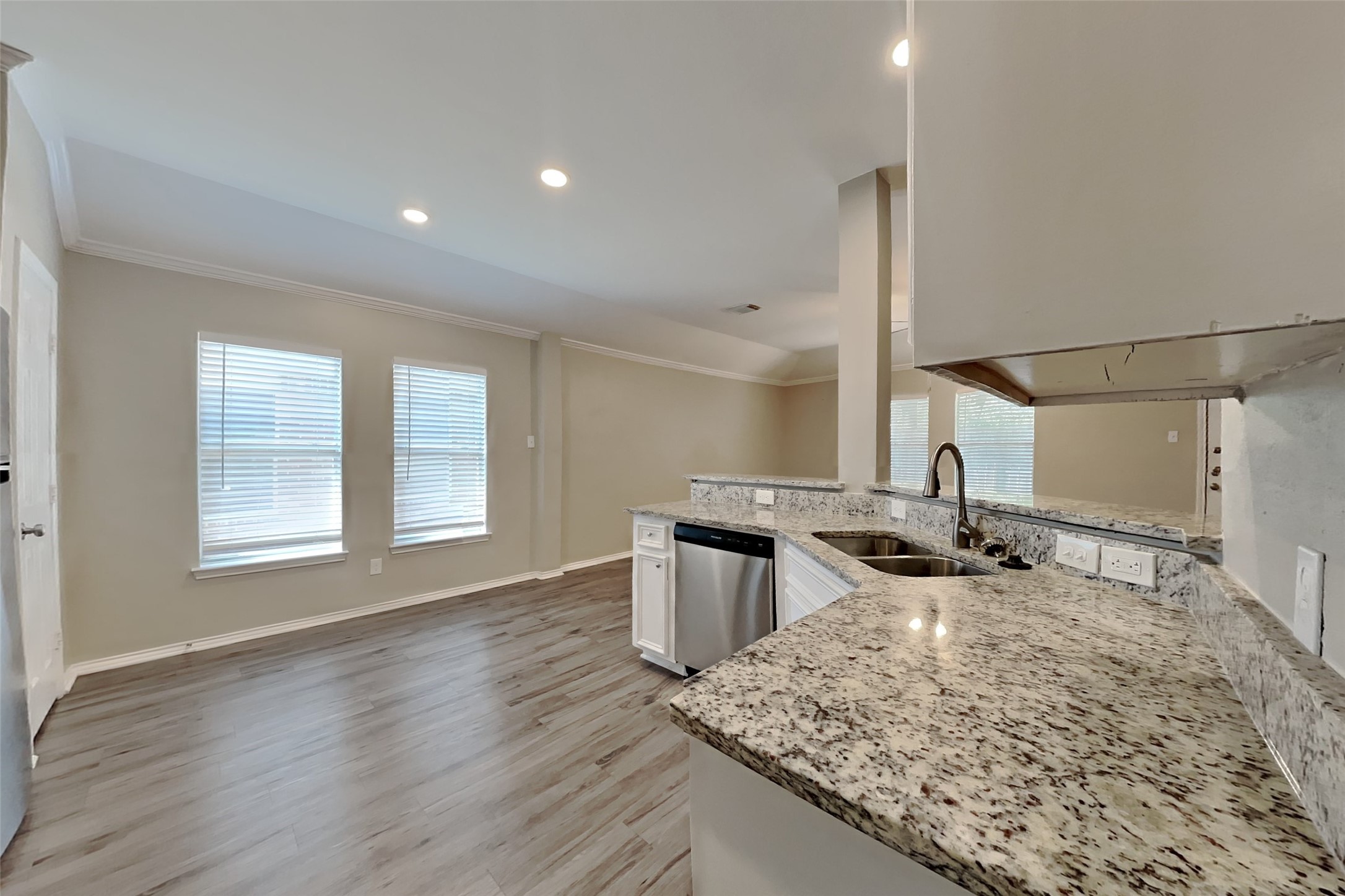 26873 Manor Falls Drive Property Photo 4