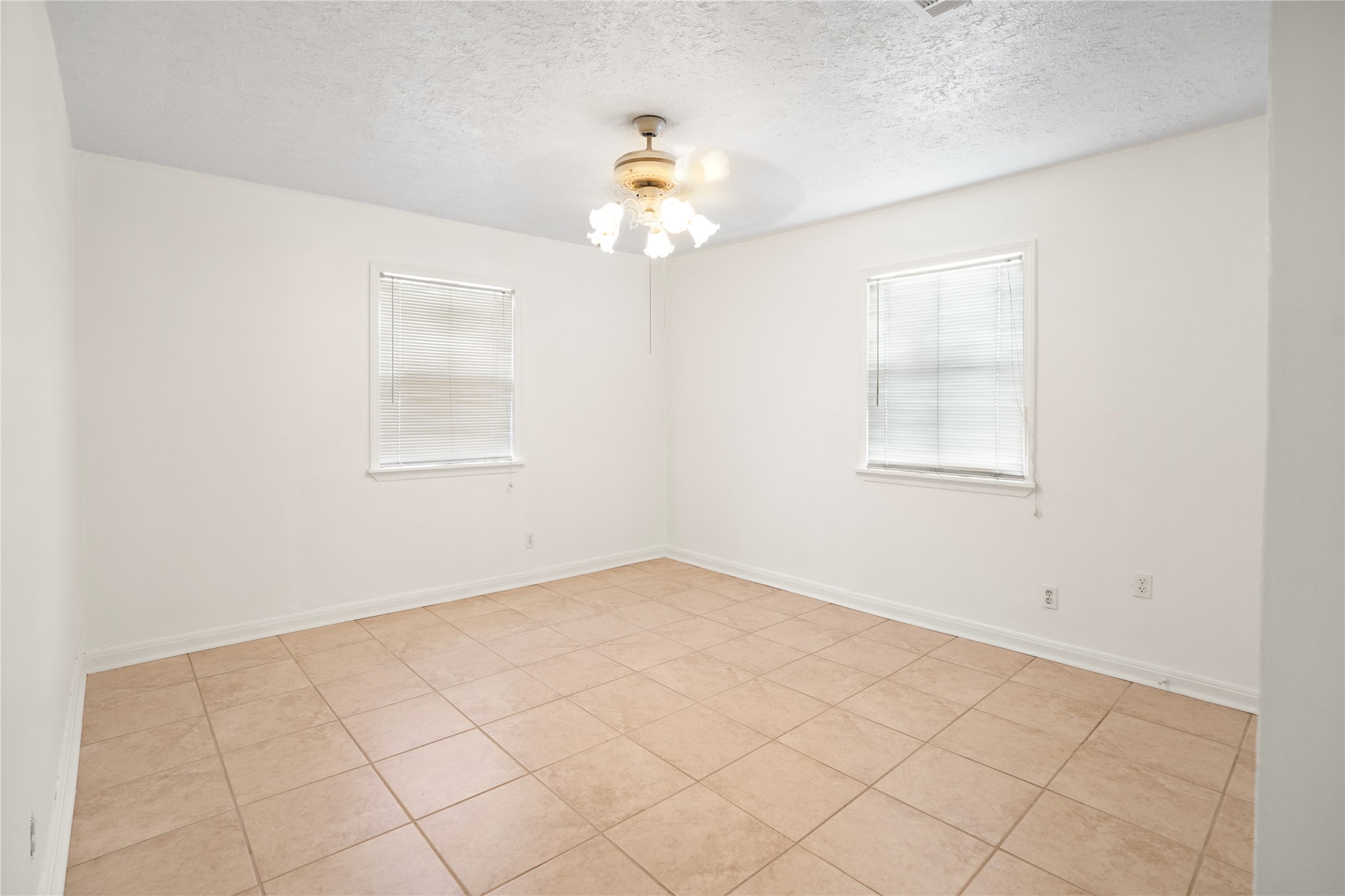 12432 Yancy Drive Property Photo 5