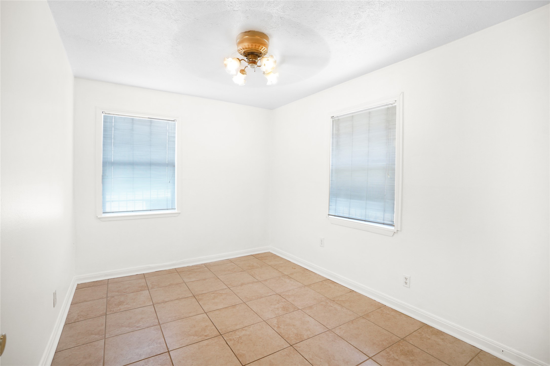 12432 Yancy Drive Property Photo 6