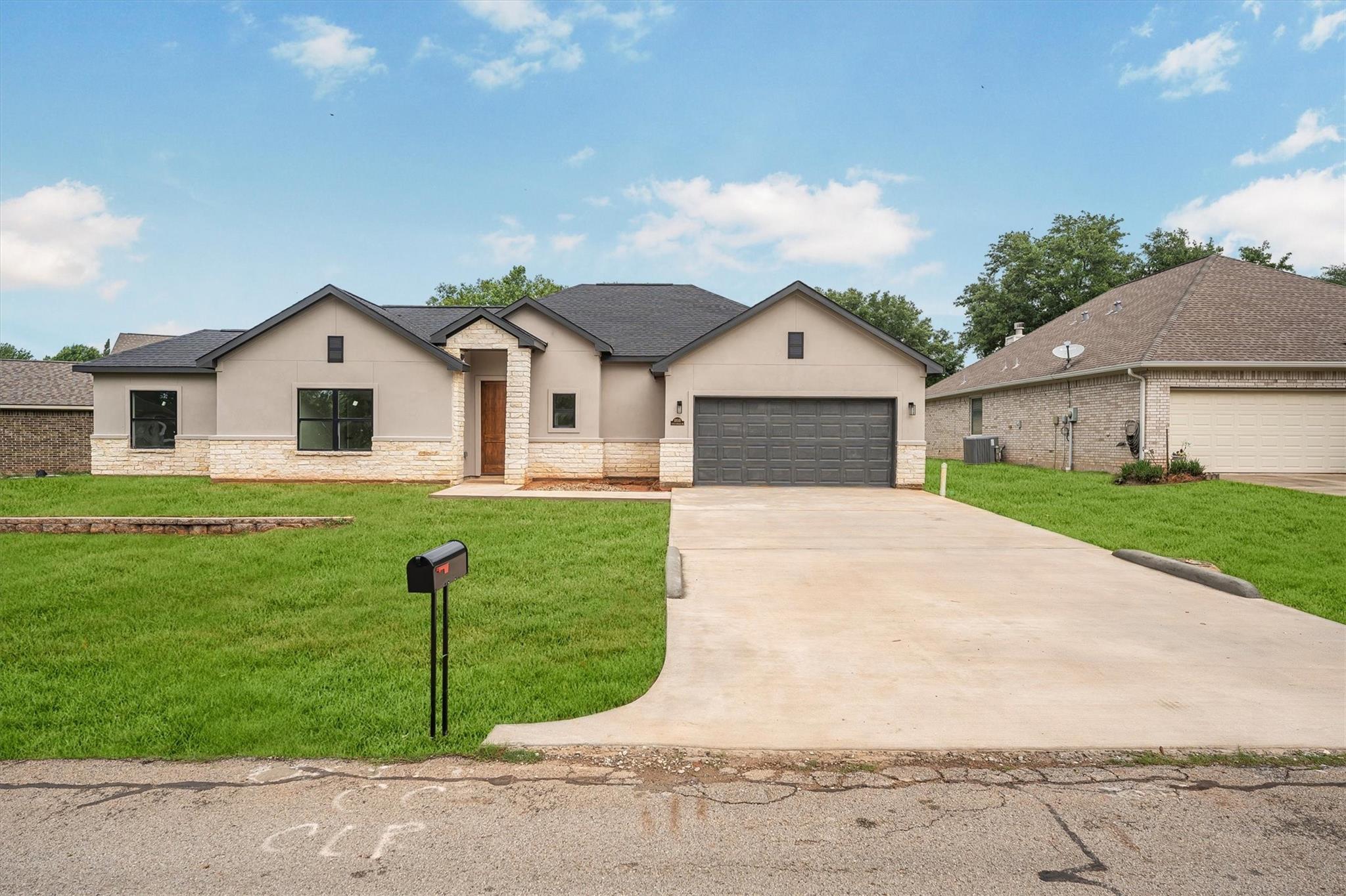 10510 Twin Circles Dr Property Photo 3