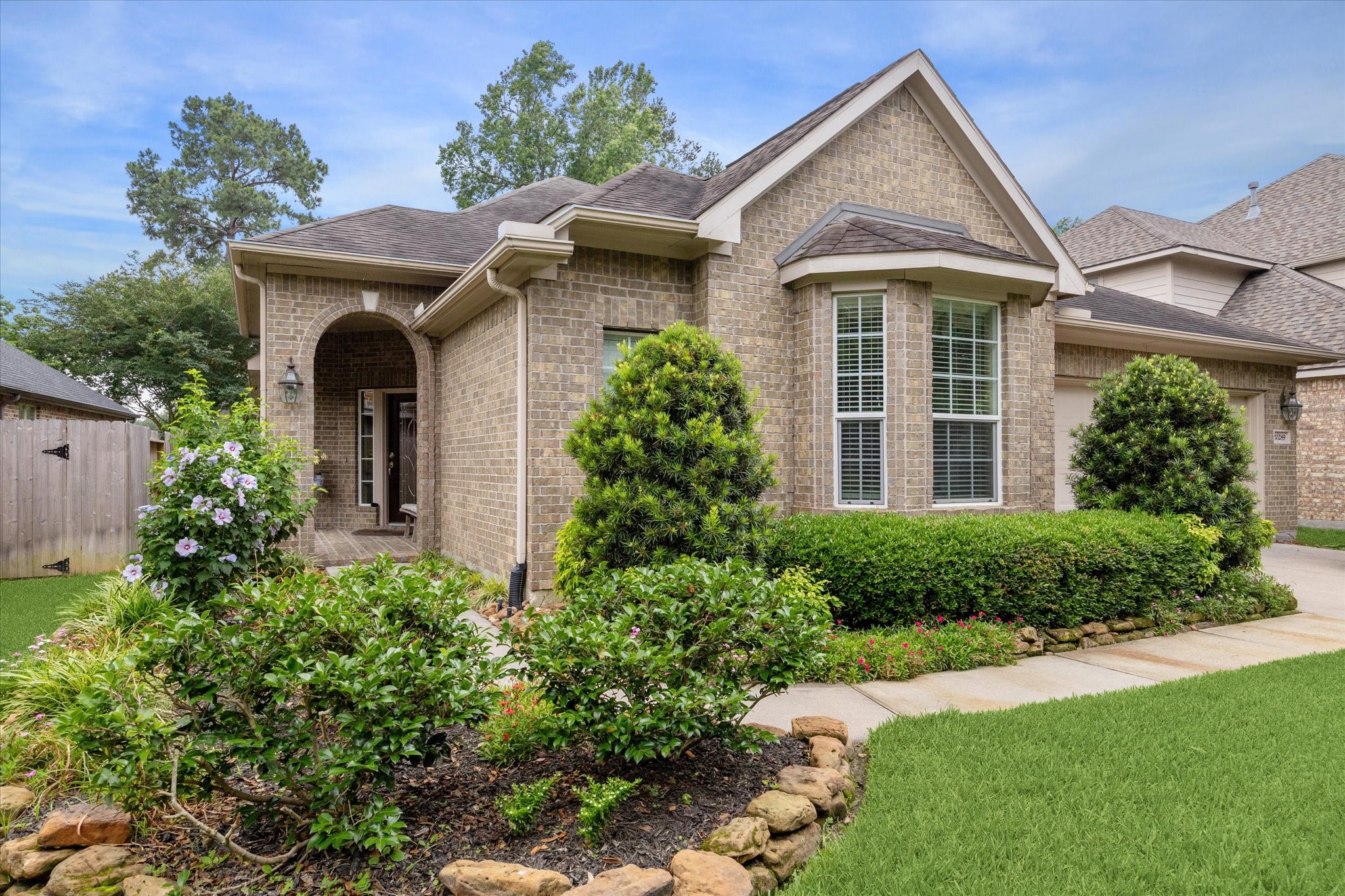 20289 Southwood Oaks Drive Property Photo 1