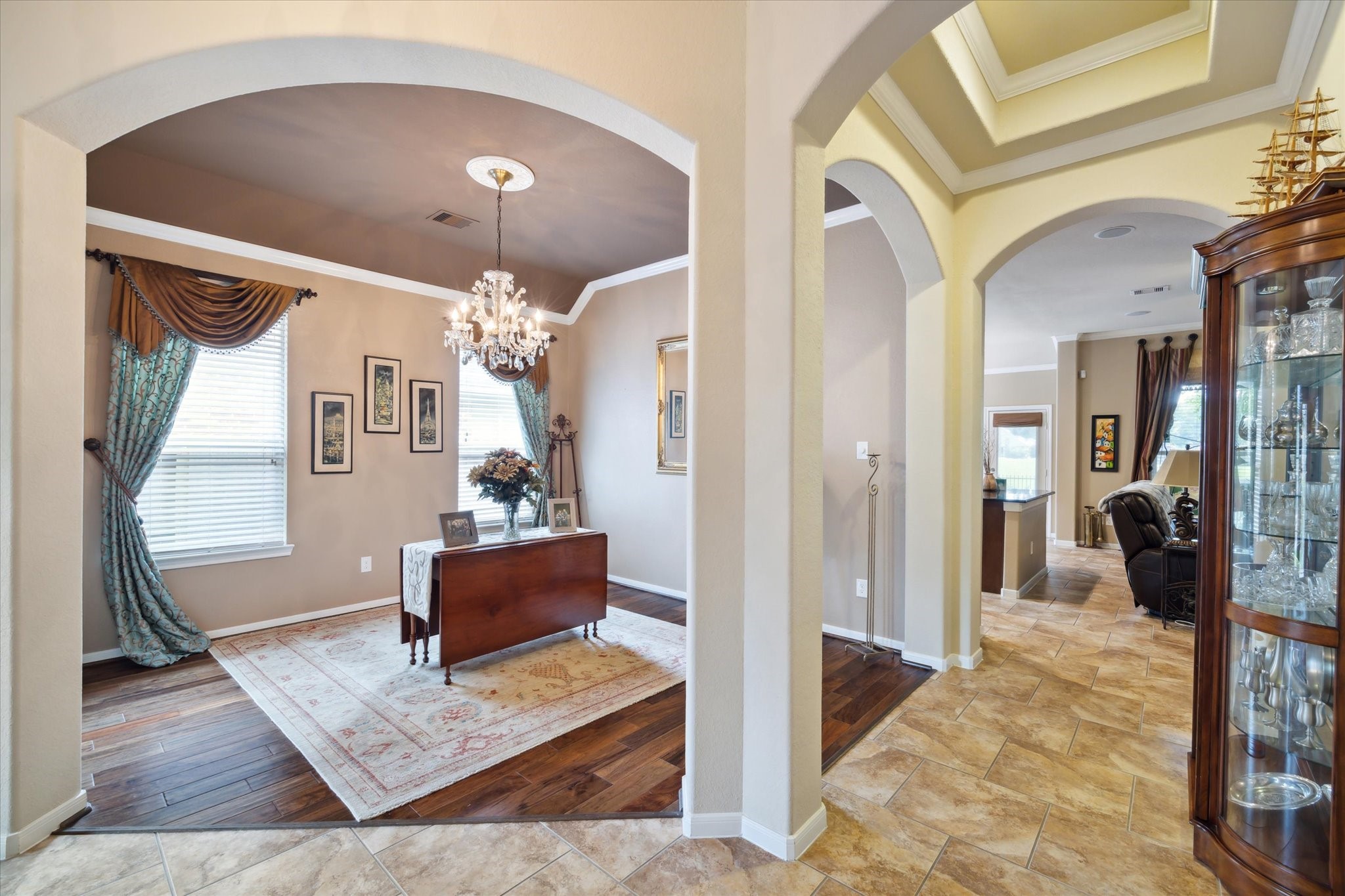 20289 Southwood Oaks Drive Property Photo 4