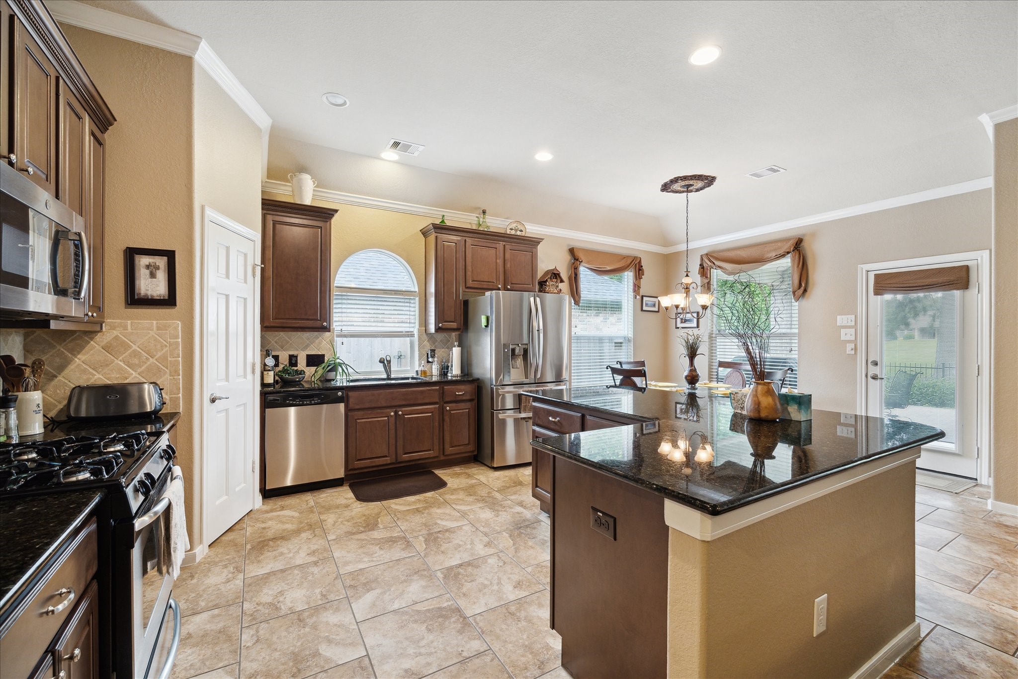 20289 Southwood Oaks Drive Property Photo 8