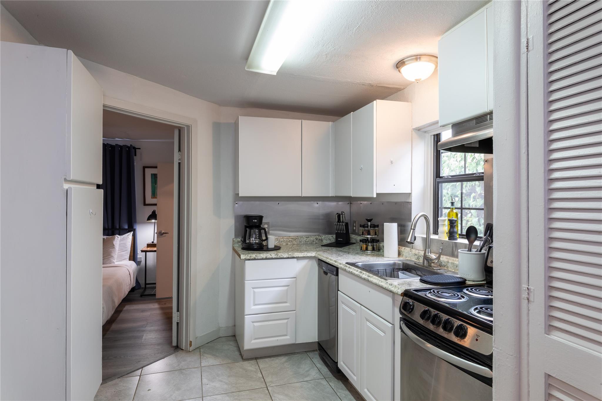 3312-1 Greenbriar Drive Property Photo 14
