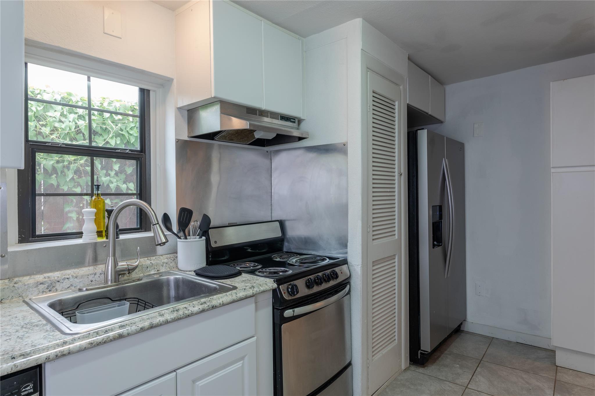 3312-1 Greenbriar Drive Property Photo 15