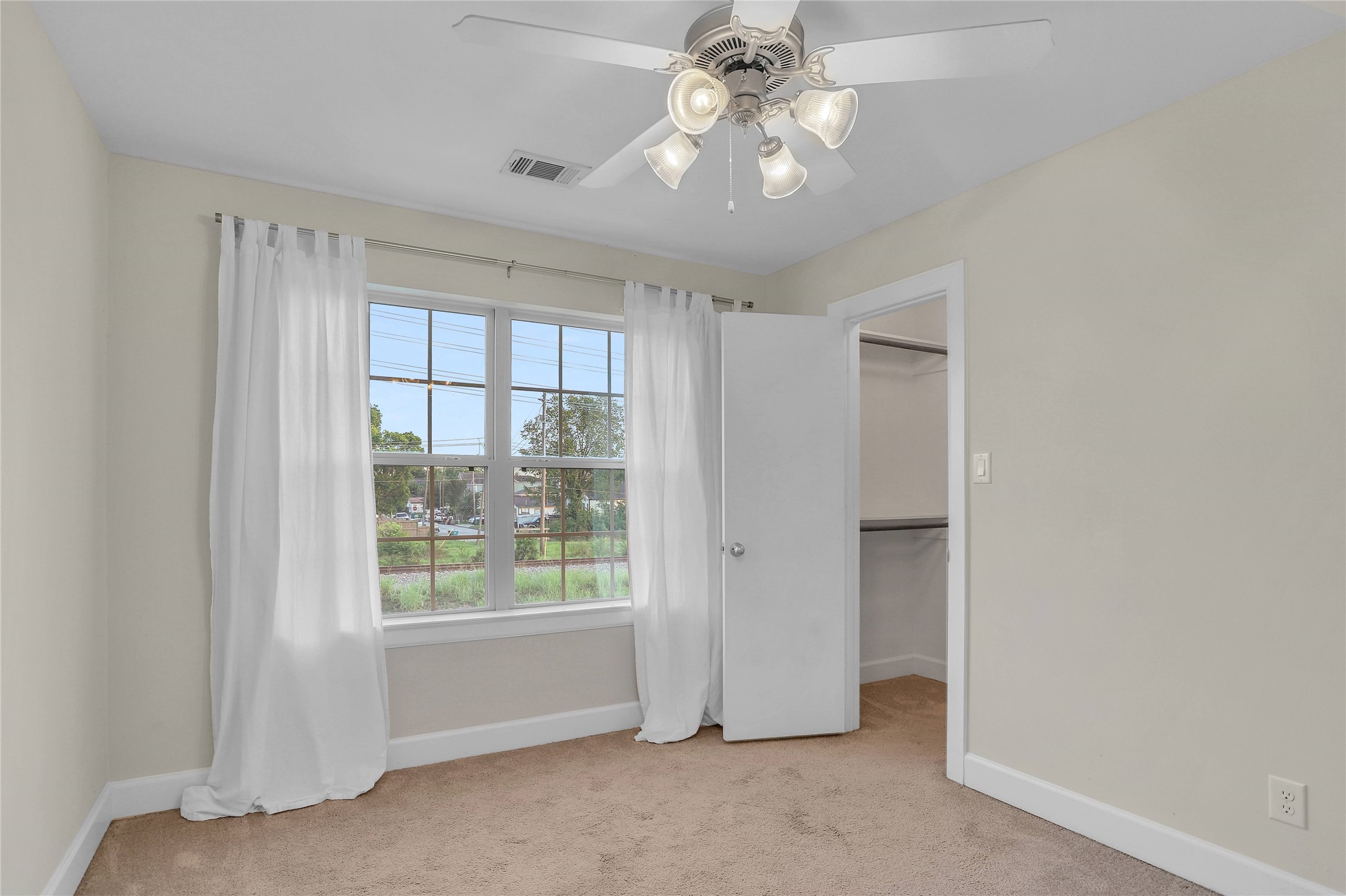 919 E 36th Street Property Photo 15
