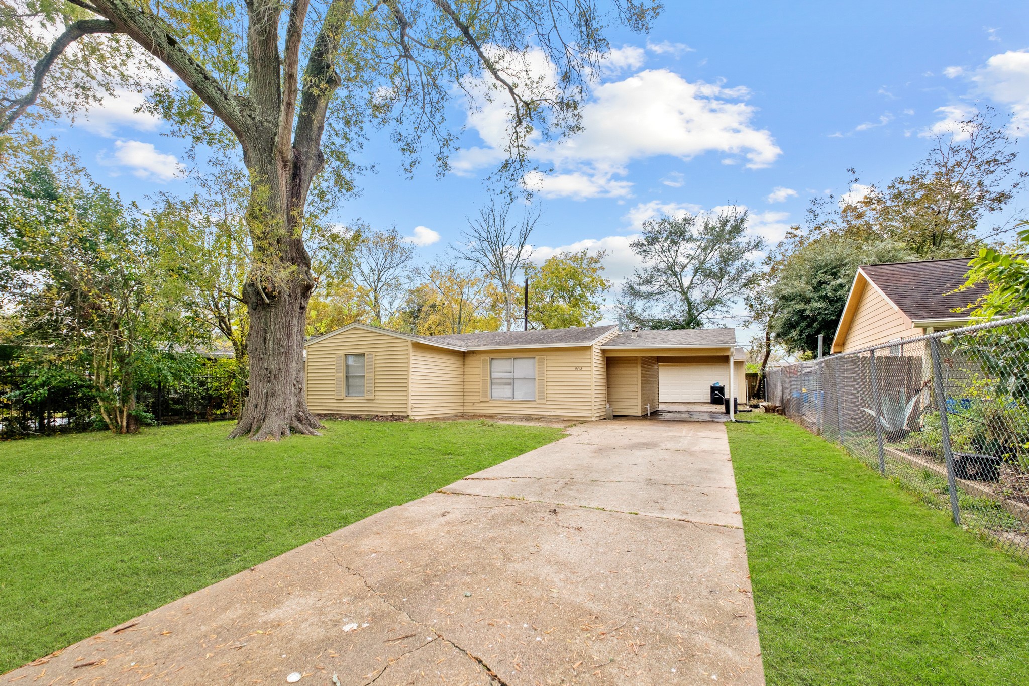 5418 Ridgeway Drive Property Photo 1