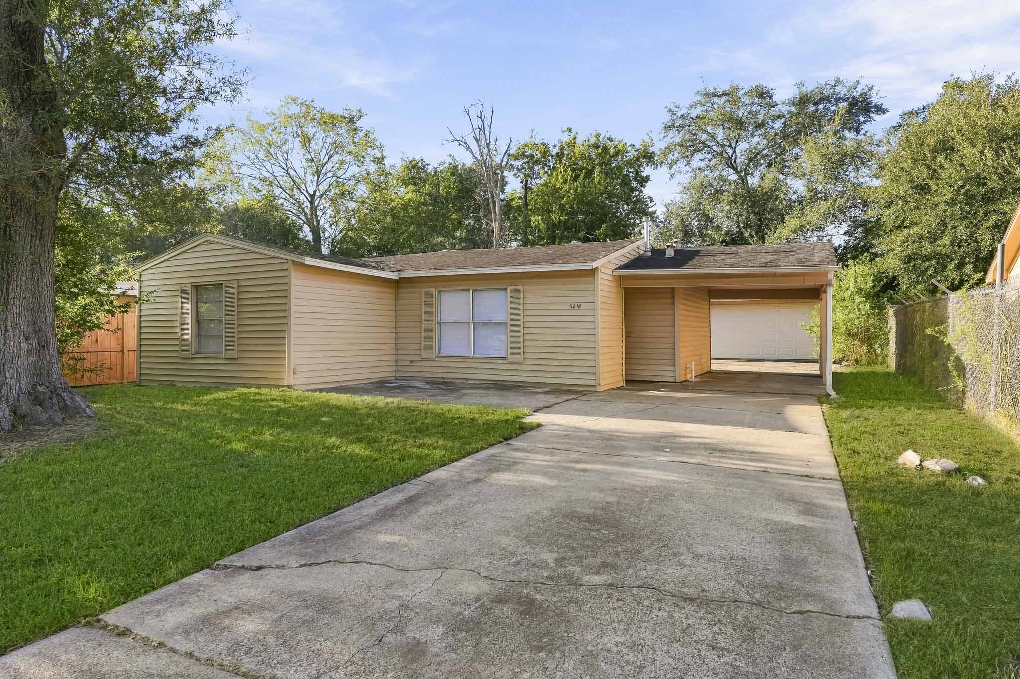 5418 Ridgeway Drive Property Photo 2