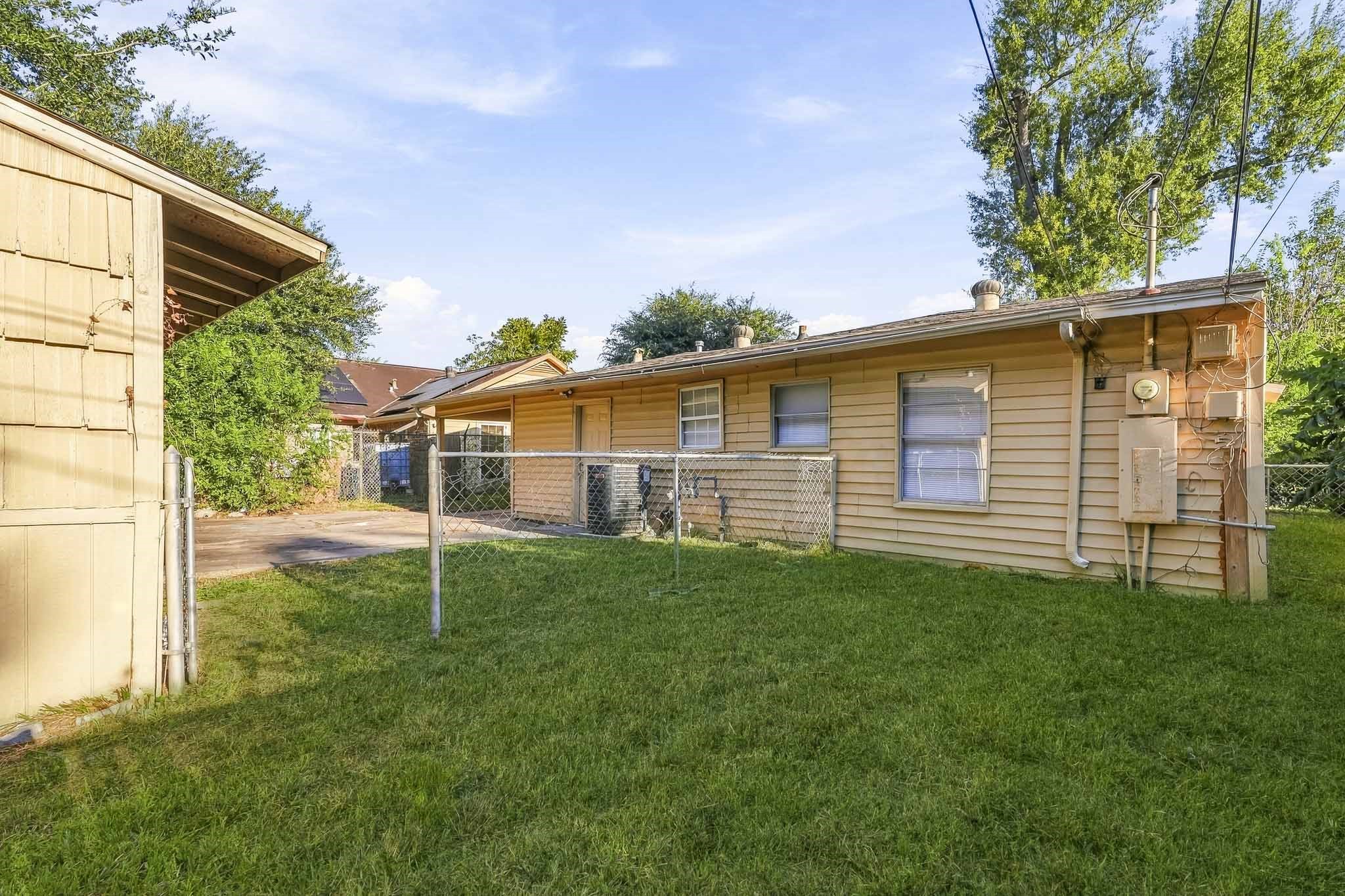 5418 Ridgeway Drive Property Photo 3