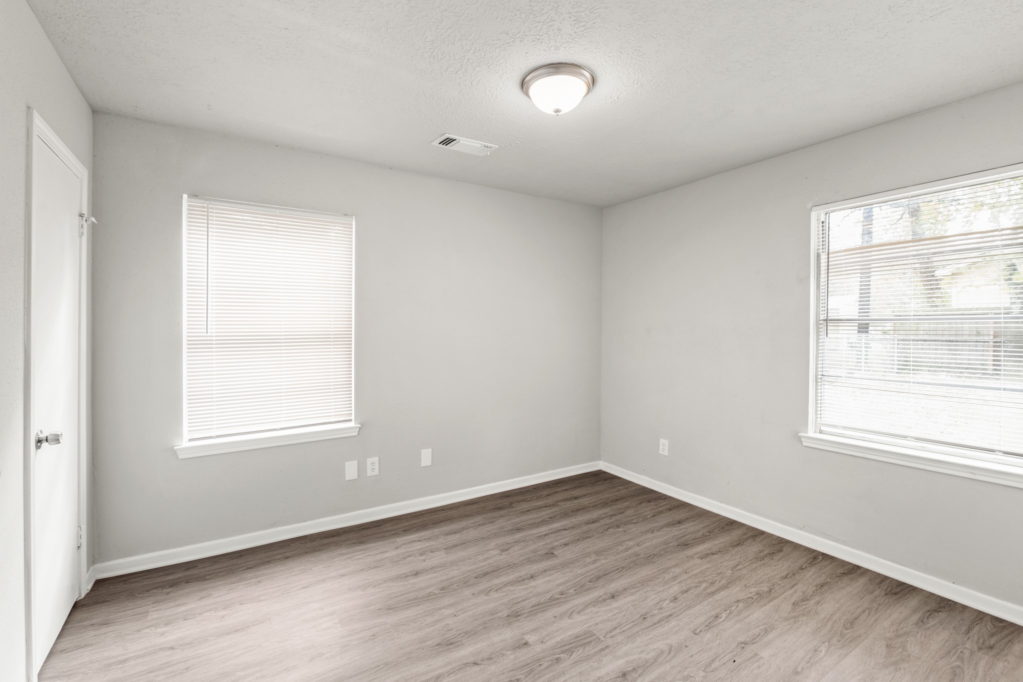 5418 Ridgeway Drive Property Photo 7