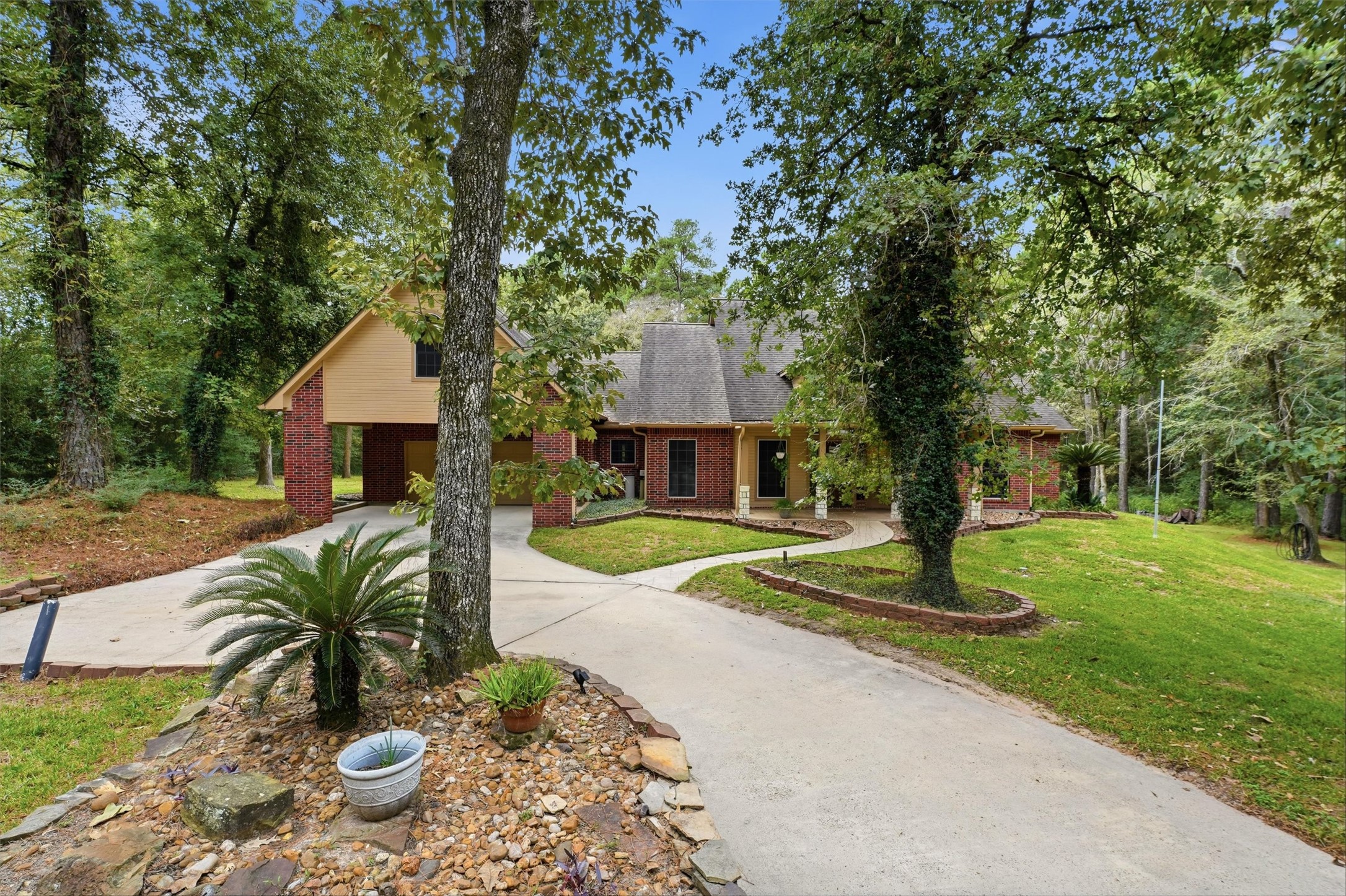 19427 Sapphire Circle Property Photo 1
