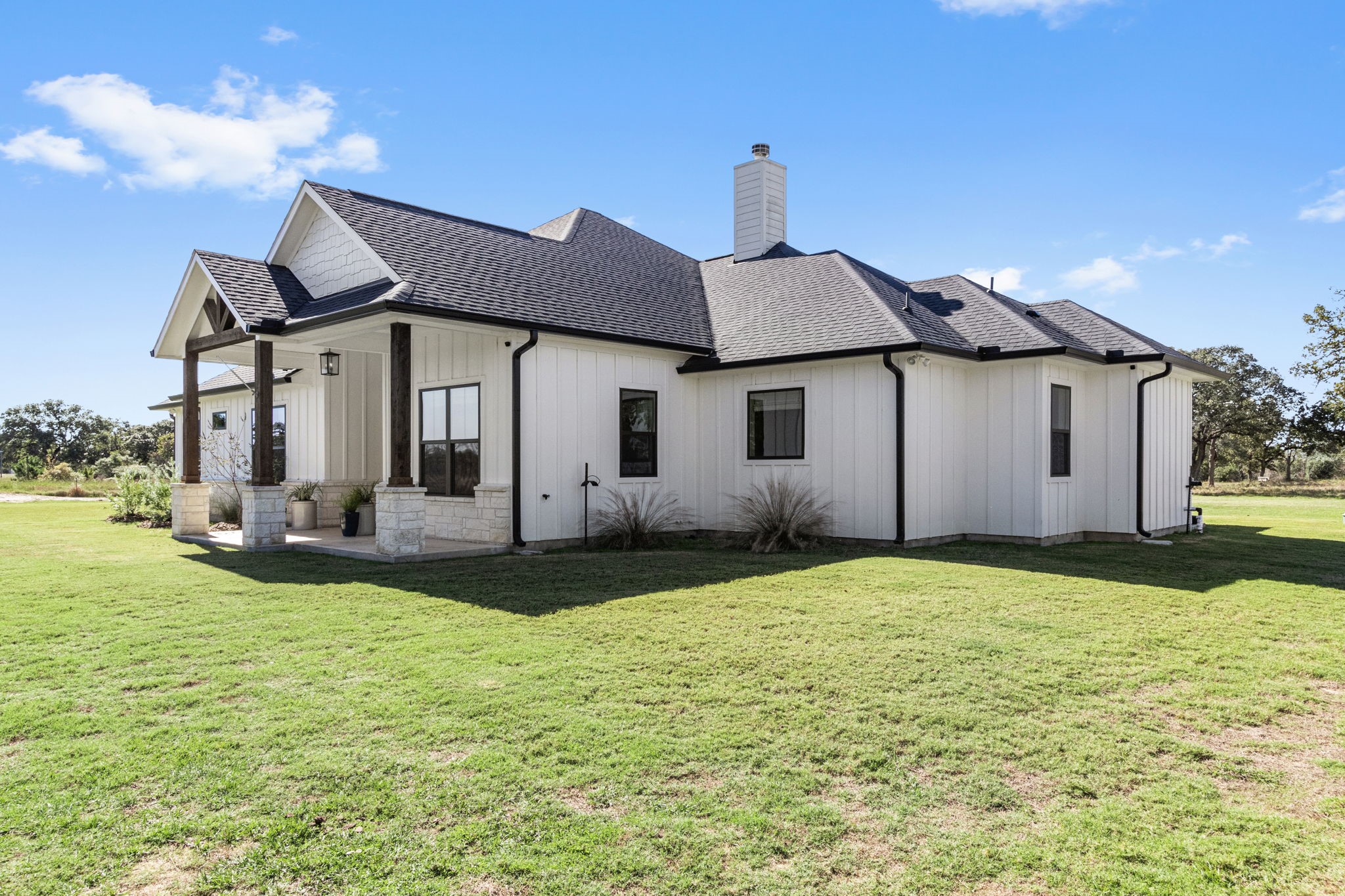 1565 Smith Rau Road Property Photo 3