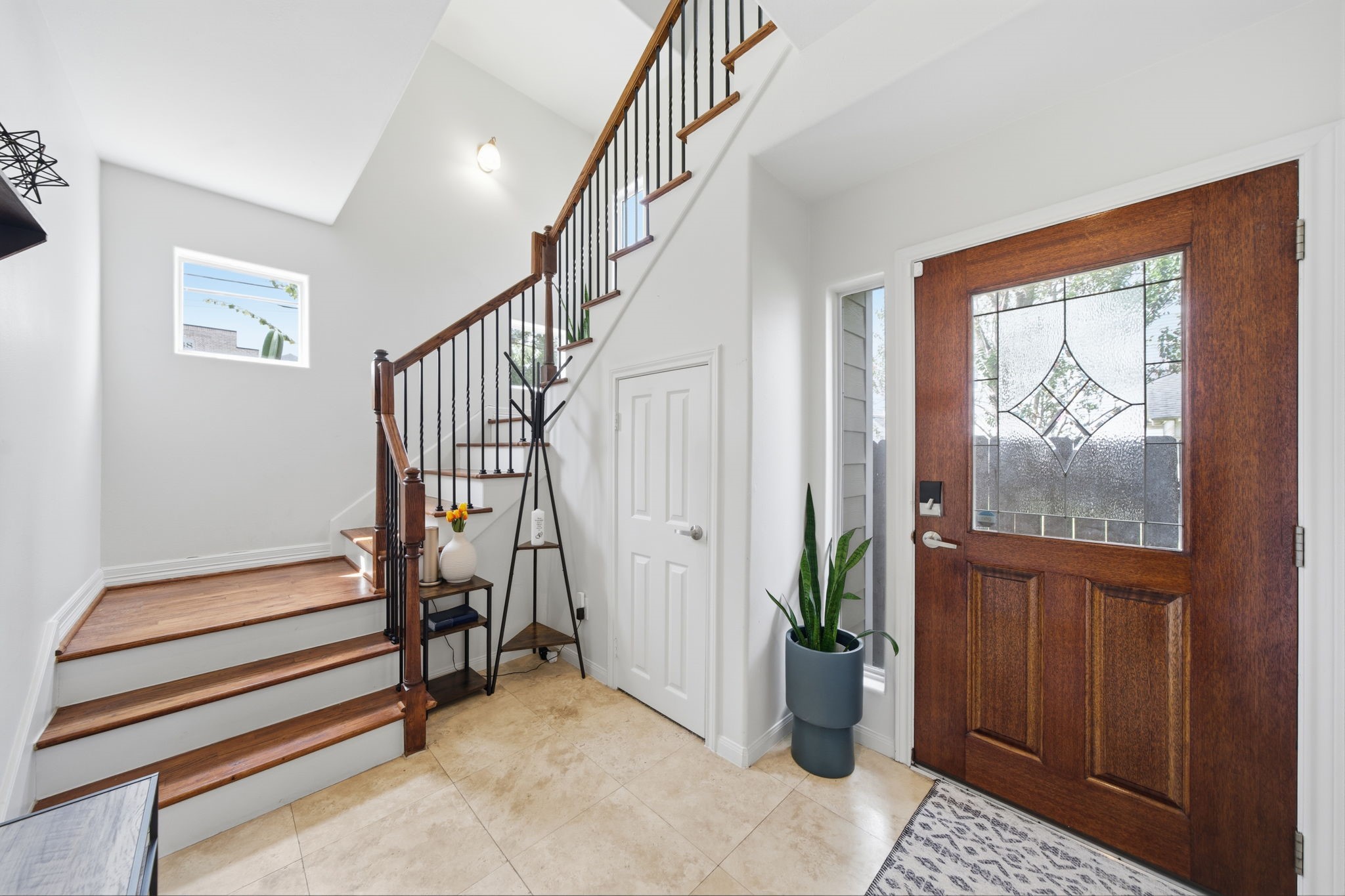 1147 W 24th Street B Property Photo 5