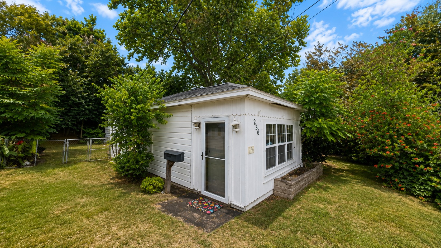 236 E Orchard Street Property Photo 2