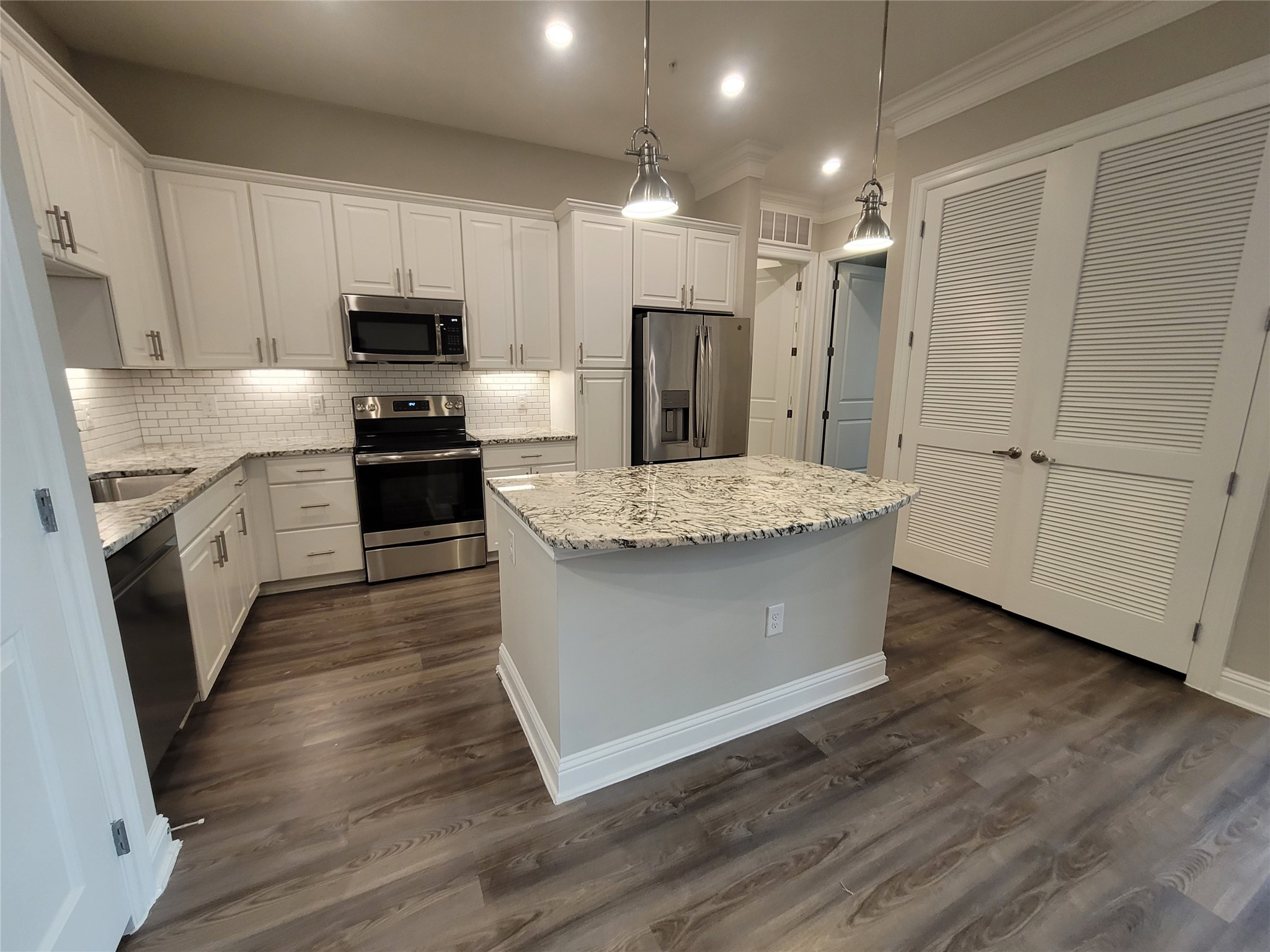 2111 Austin Street 306 Property Photo 6