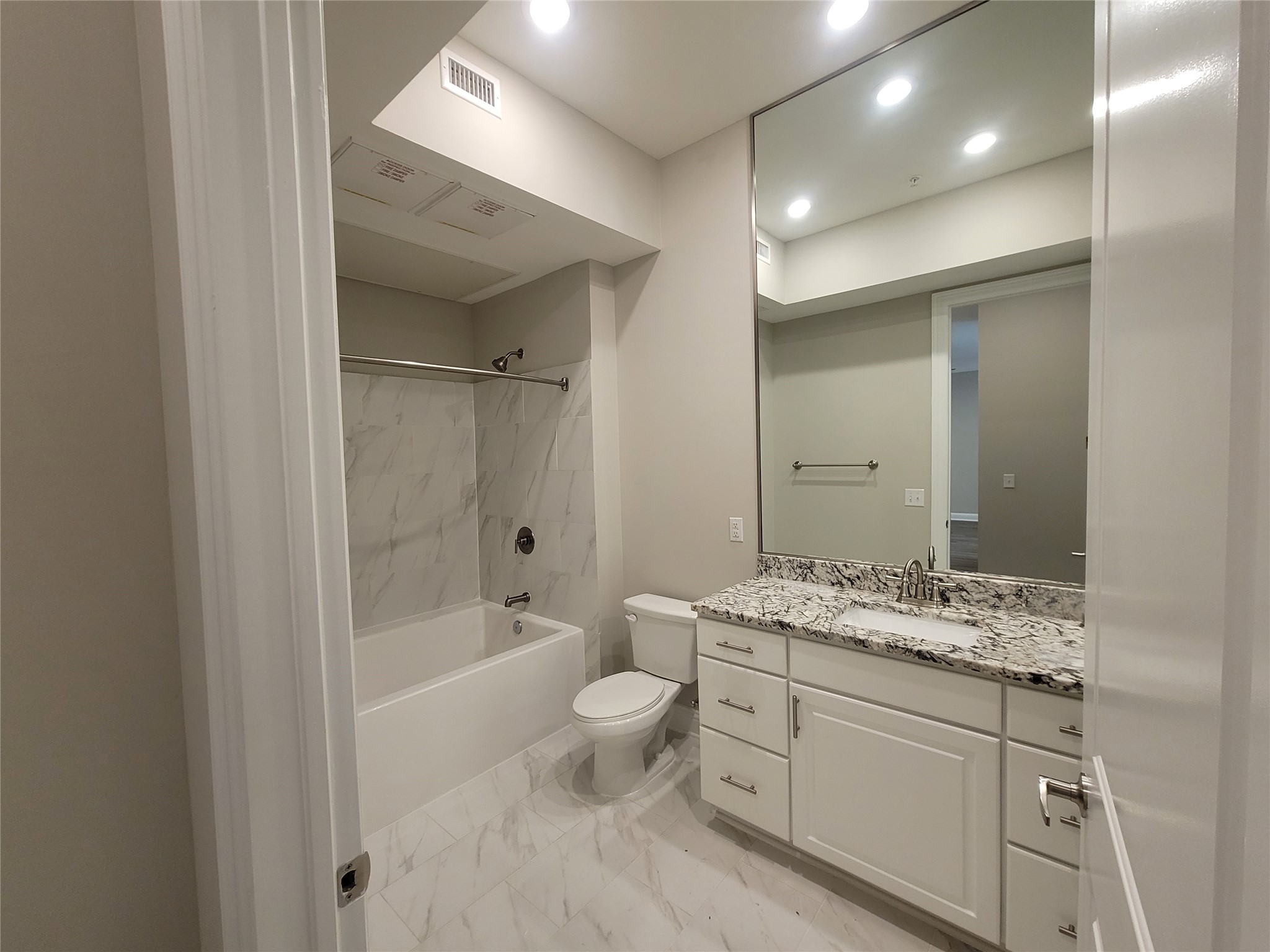 2111 Austin Street 306 Property Photo 8
