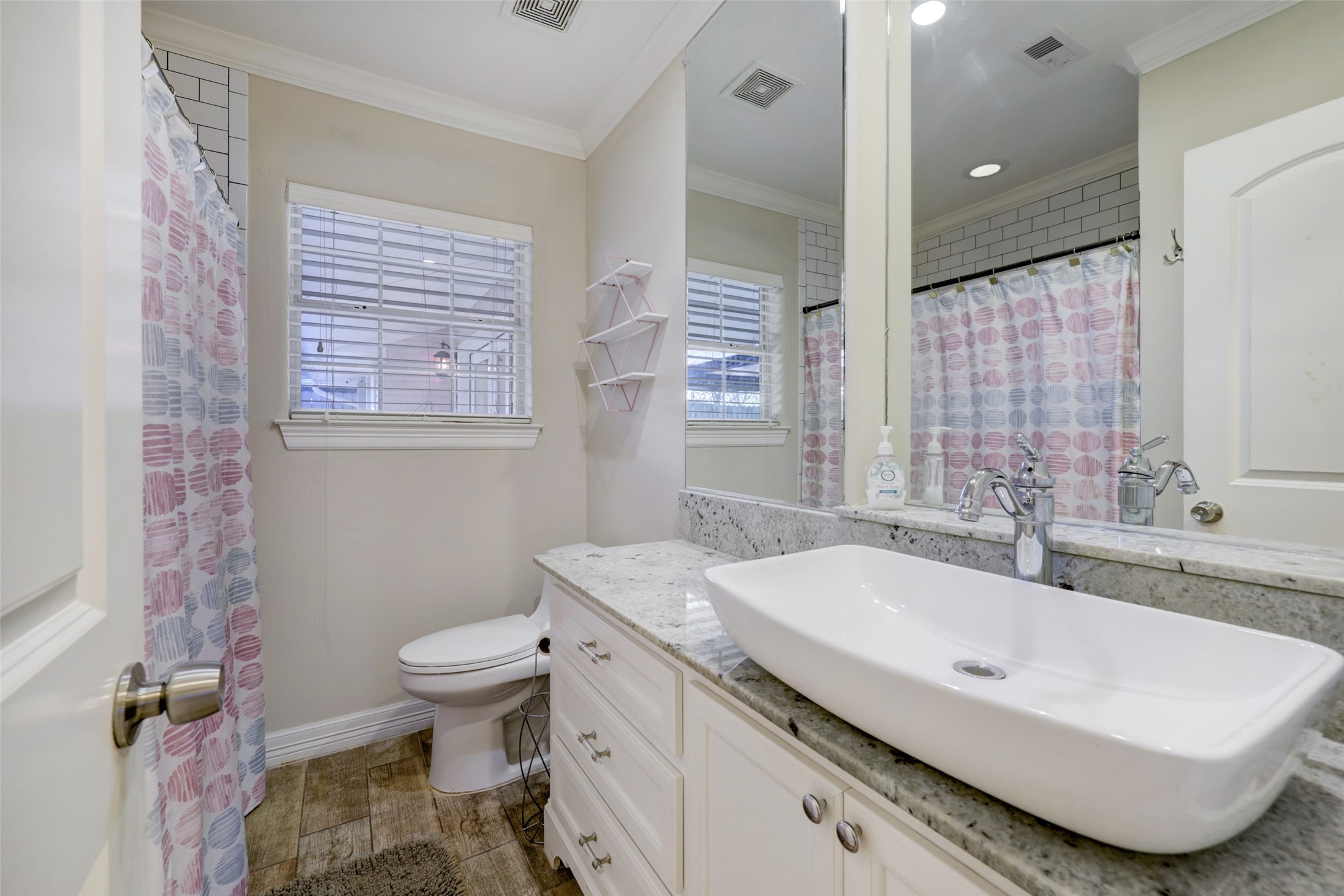 9007 Beverlyhill Street Property Photo 14