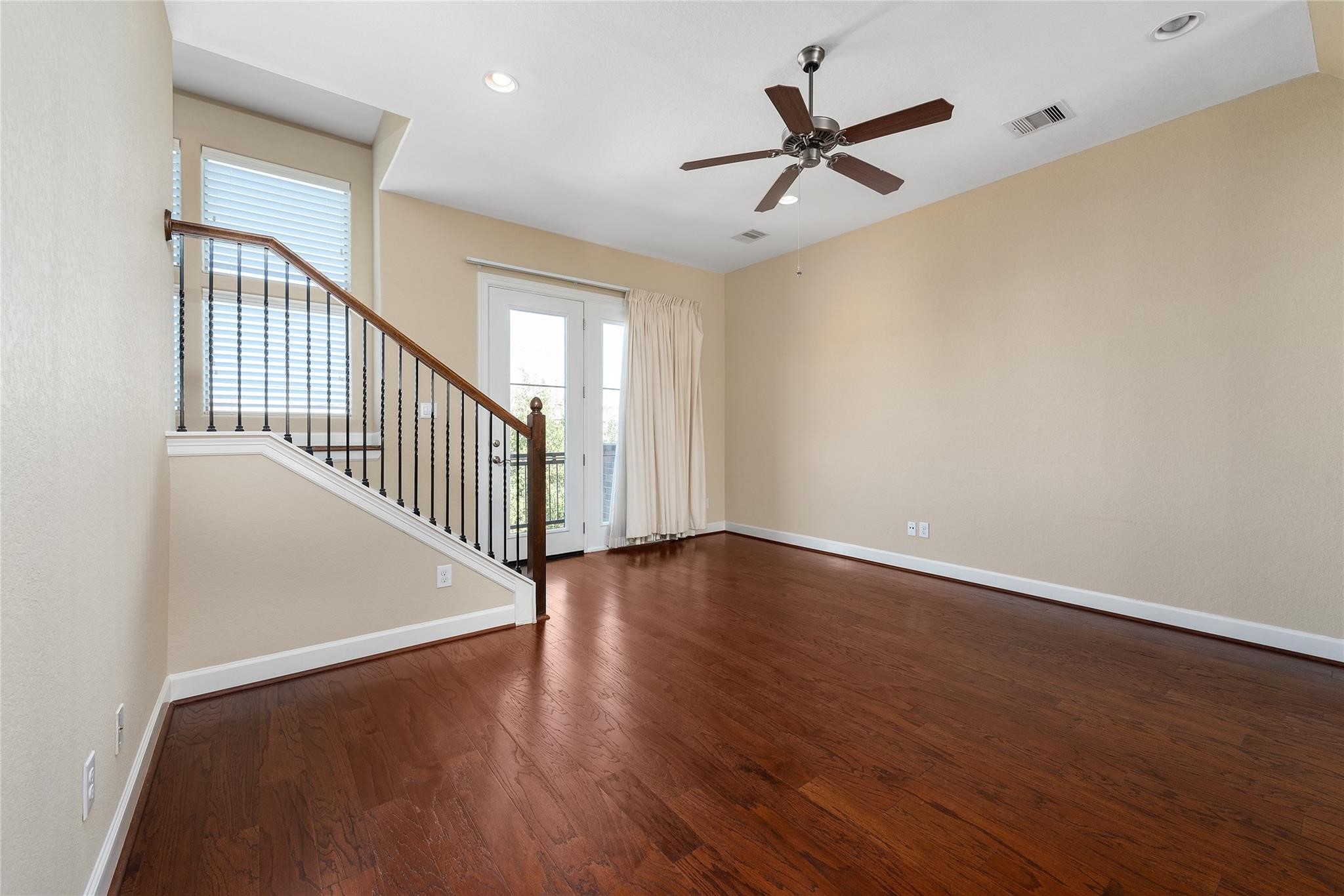 2814 Polk Street Property Photo 4