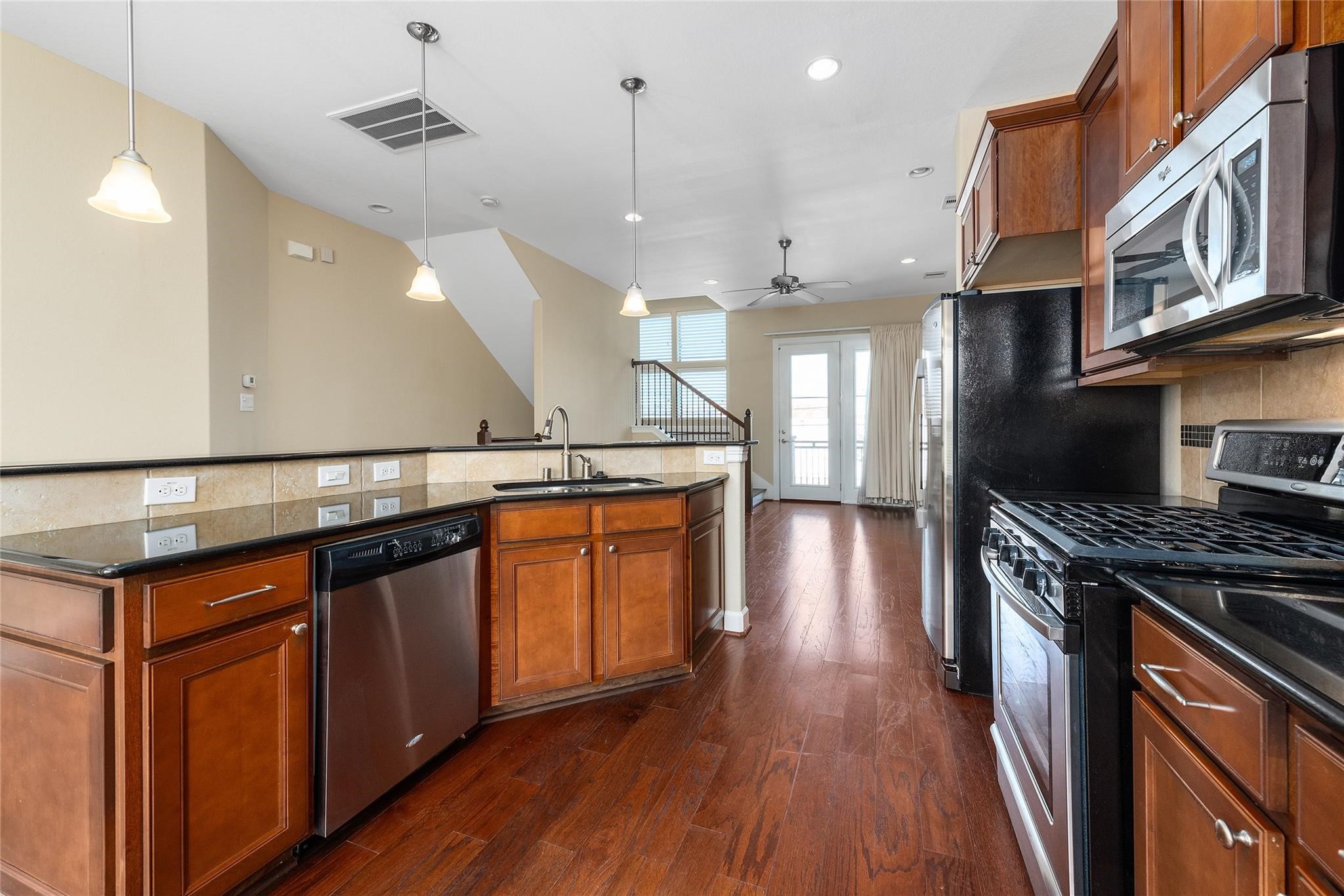2814 Polk Street Property Photo 6