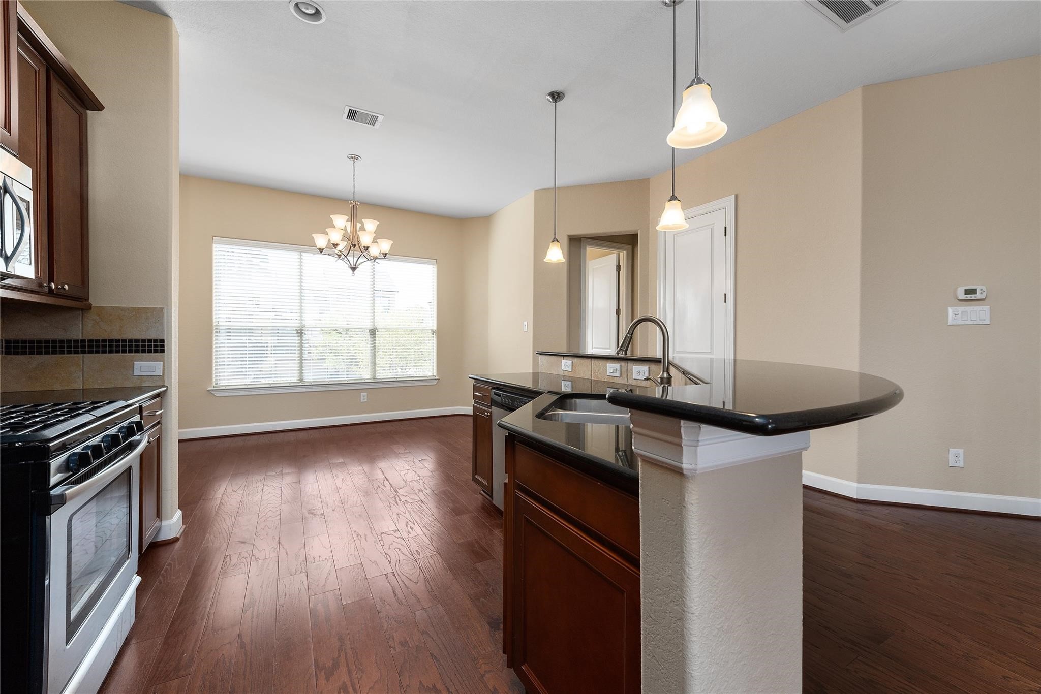 2814 Polk Street Property Photo 7
