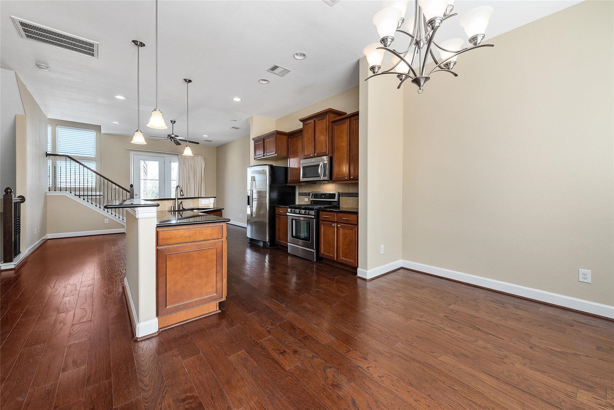 2814 Polk Street Property Photo 8