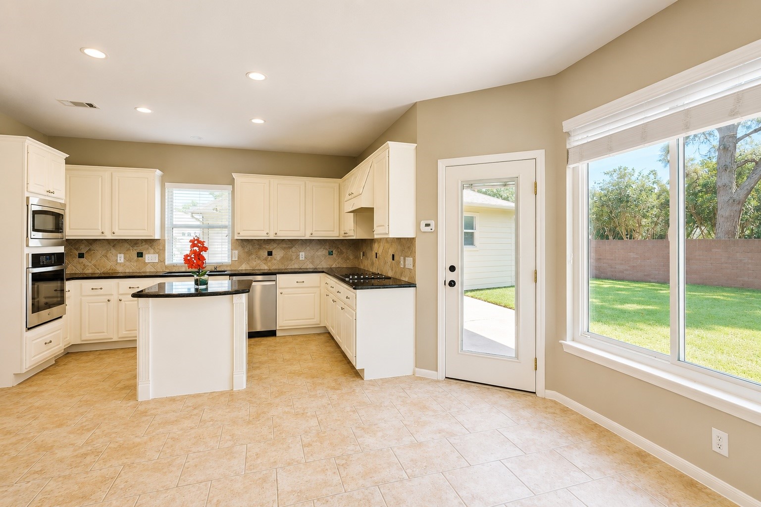 23027 Lodgepoint Drive Property Photo 4