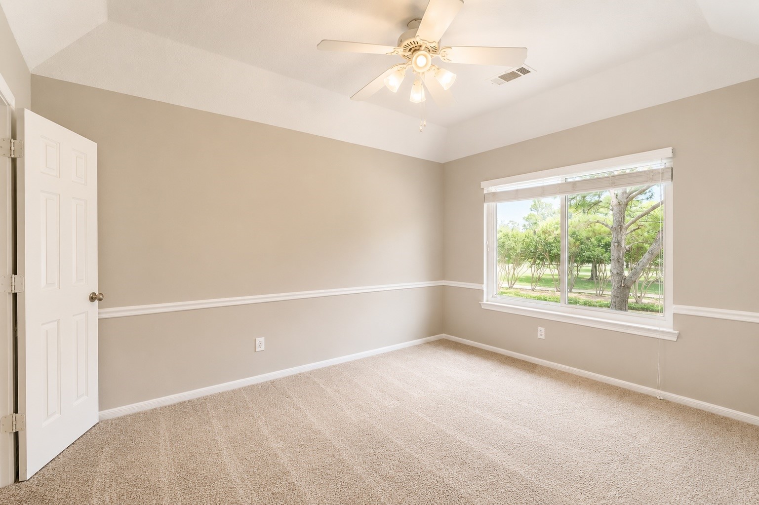 23027 Lodgepoint Drive Property Photo 10