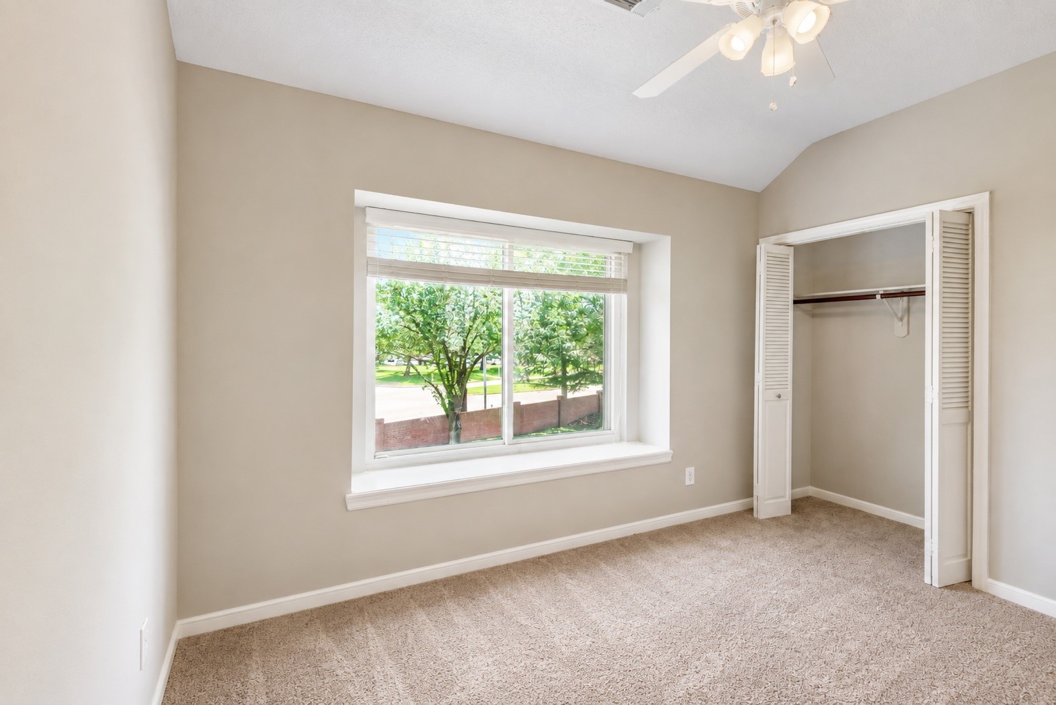 23027 Lodgepoint Drive Property Photo 11