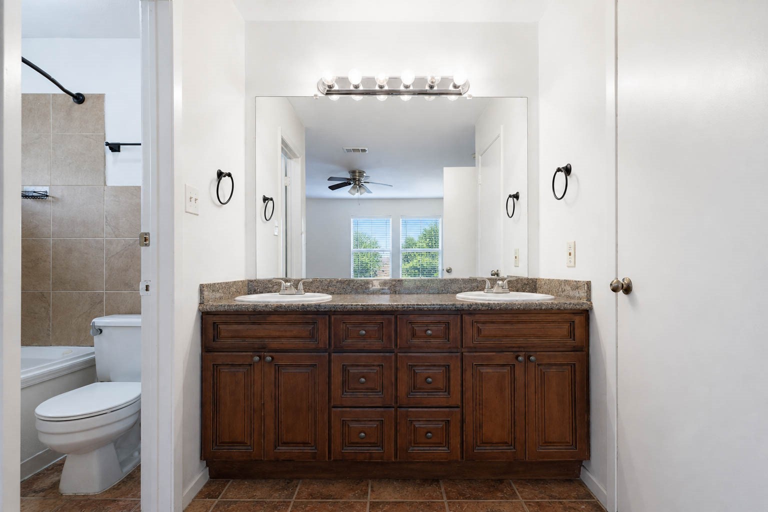7251 Sonnet Glen Lane Property Photo 16