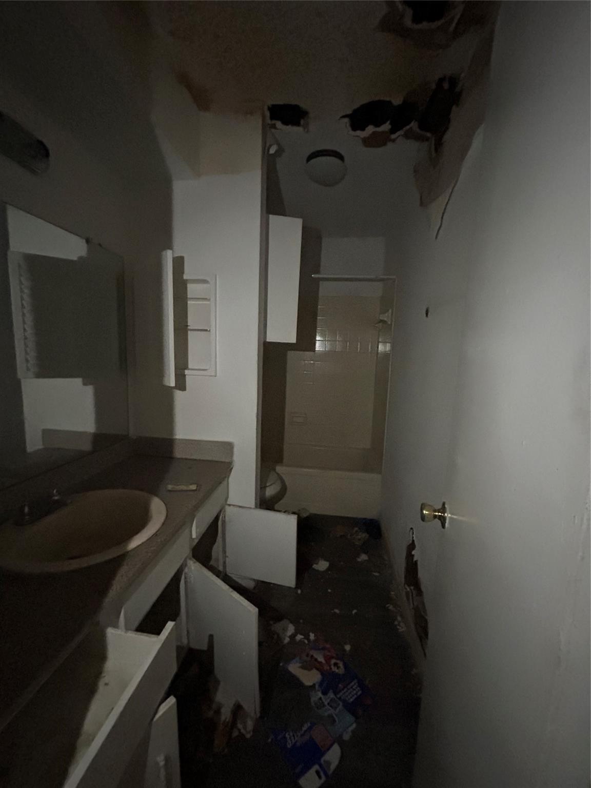 5625 Antoine Drive 417 Property Photo 5