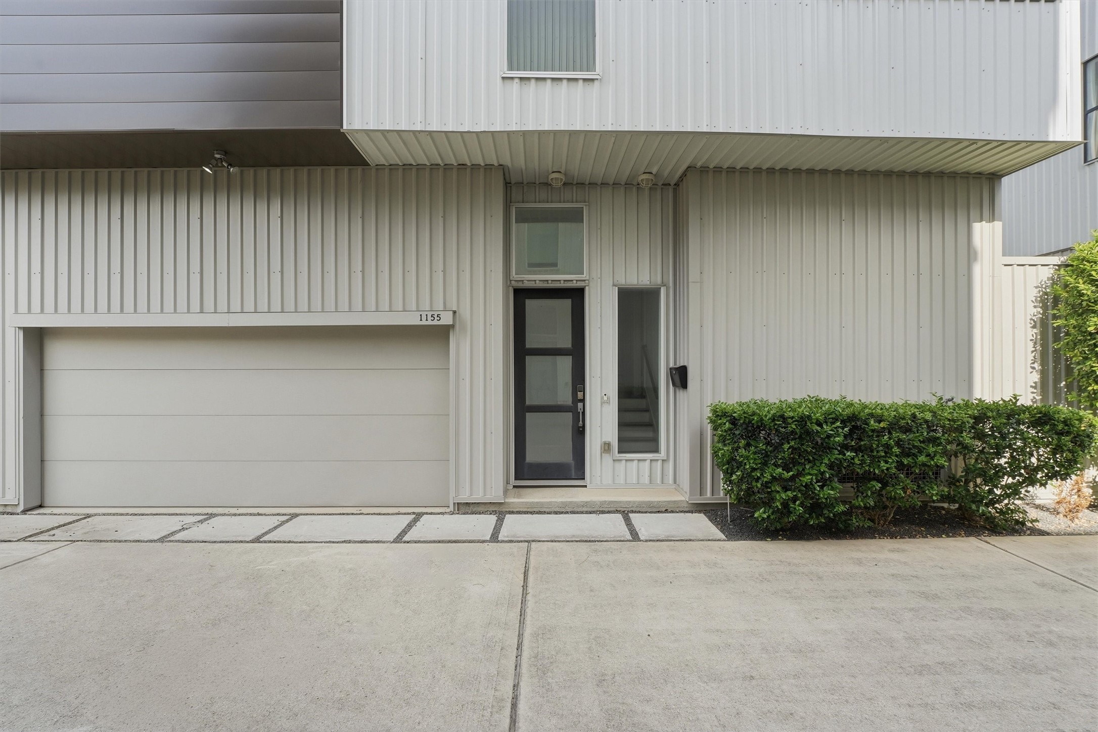 1155 W 17th Street Property Photo 2