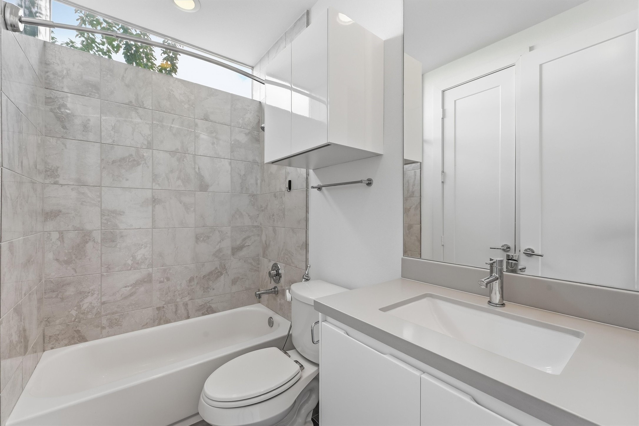 1155 W 17th Street Property Photo 5