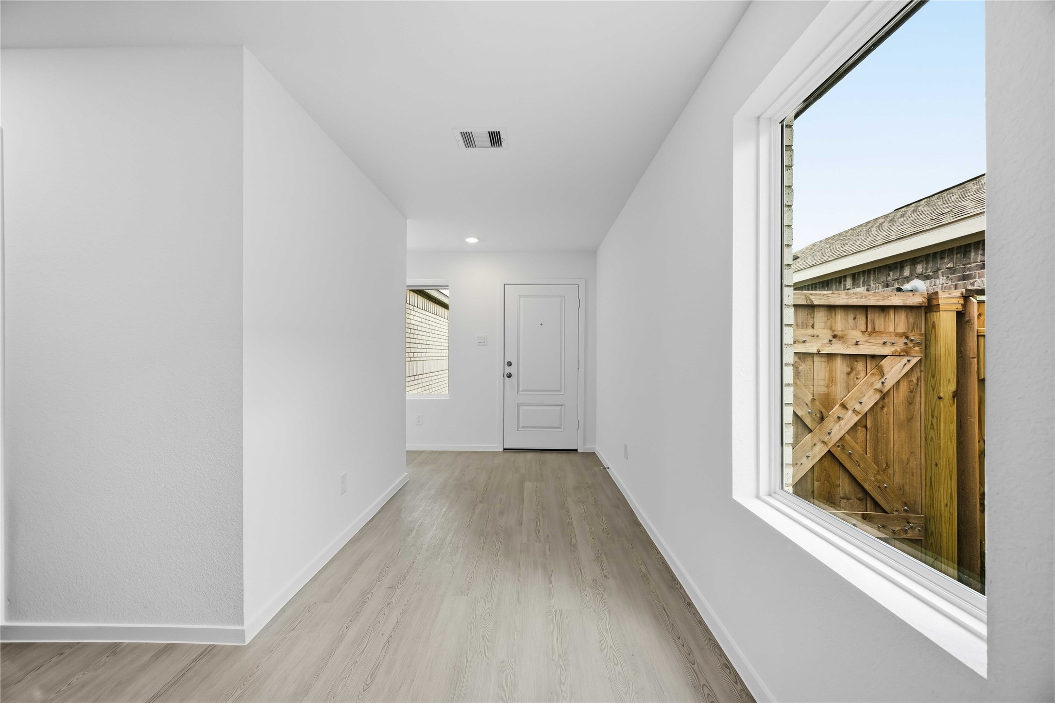 16842 Spotted Oak Drive Property Photo 5