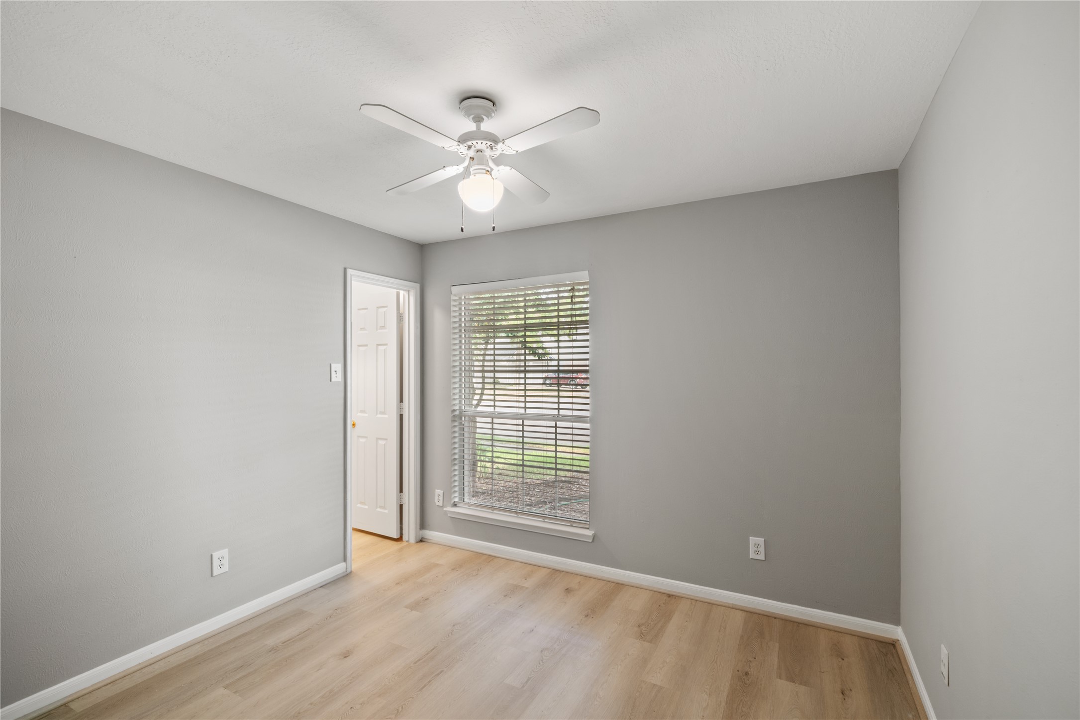 8806 Gas Light Village Drive Property Photo 2