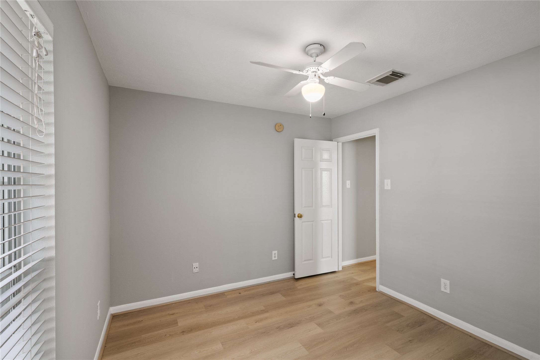 8806 Gas Light Village Drive Property Photo 3