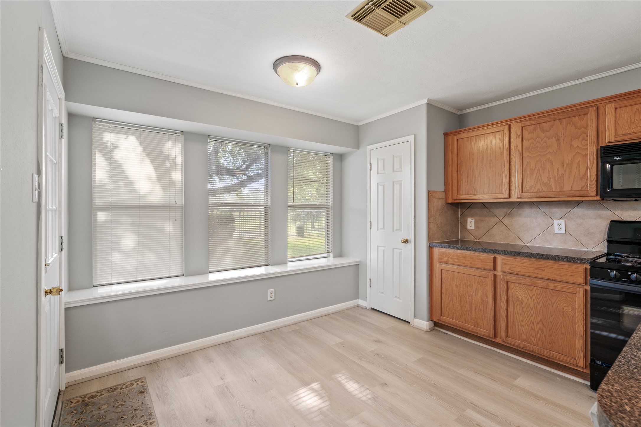 8806 Gas Light Village Drive Property Photo 17