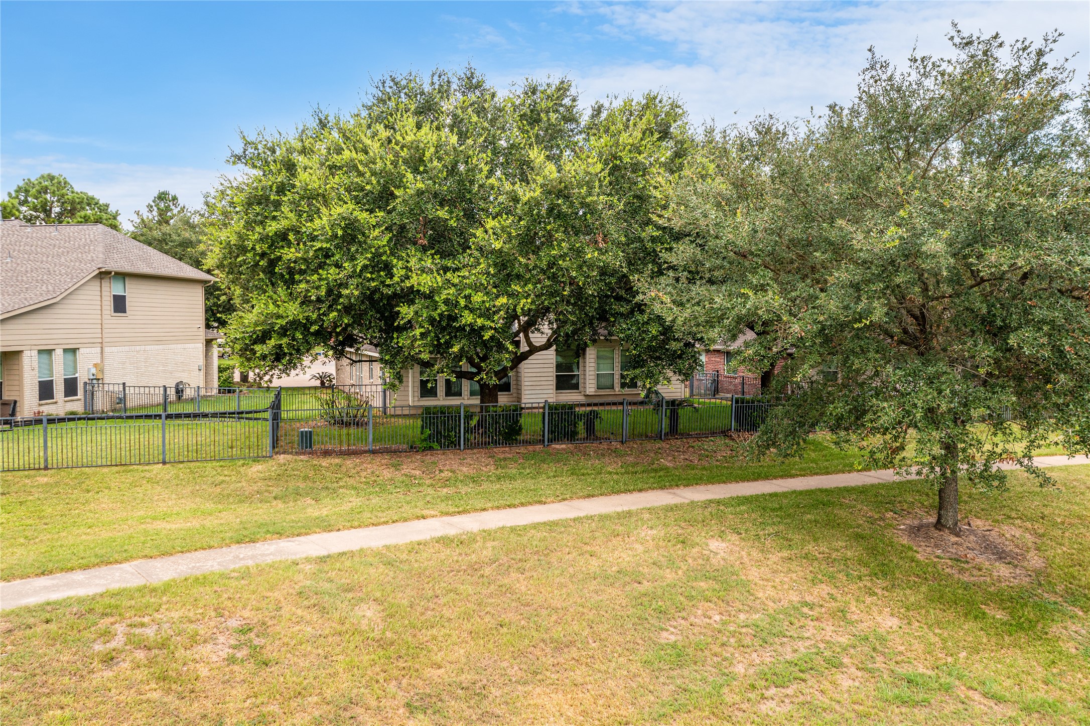 8806 Gas Light Village Drive Property Photo 19