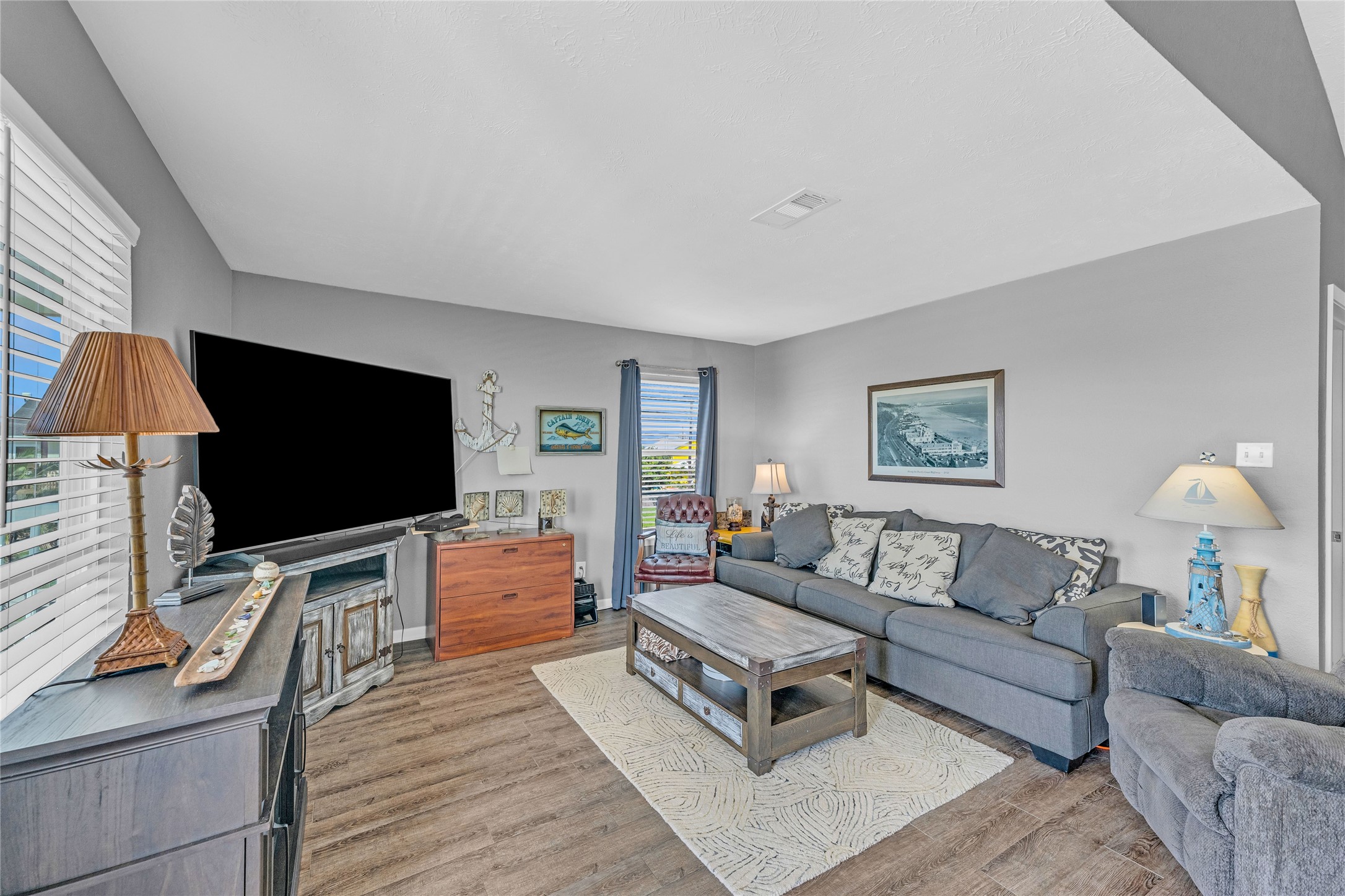 966 Mr G Property Photo 4