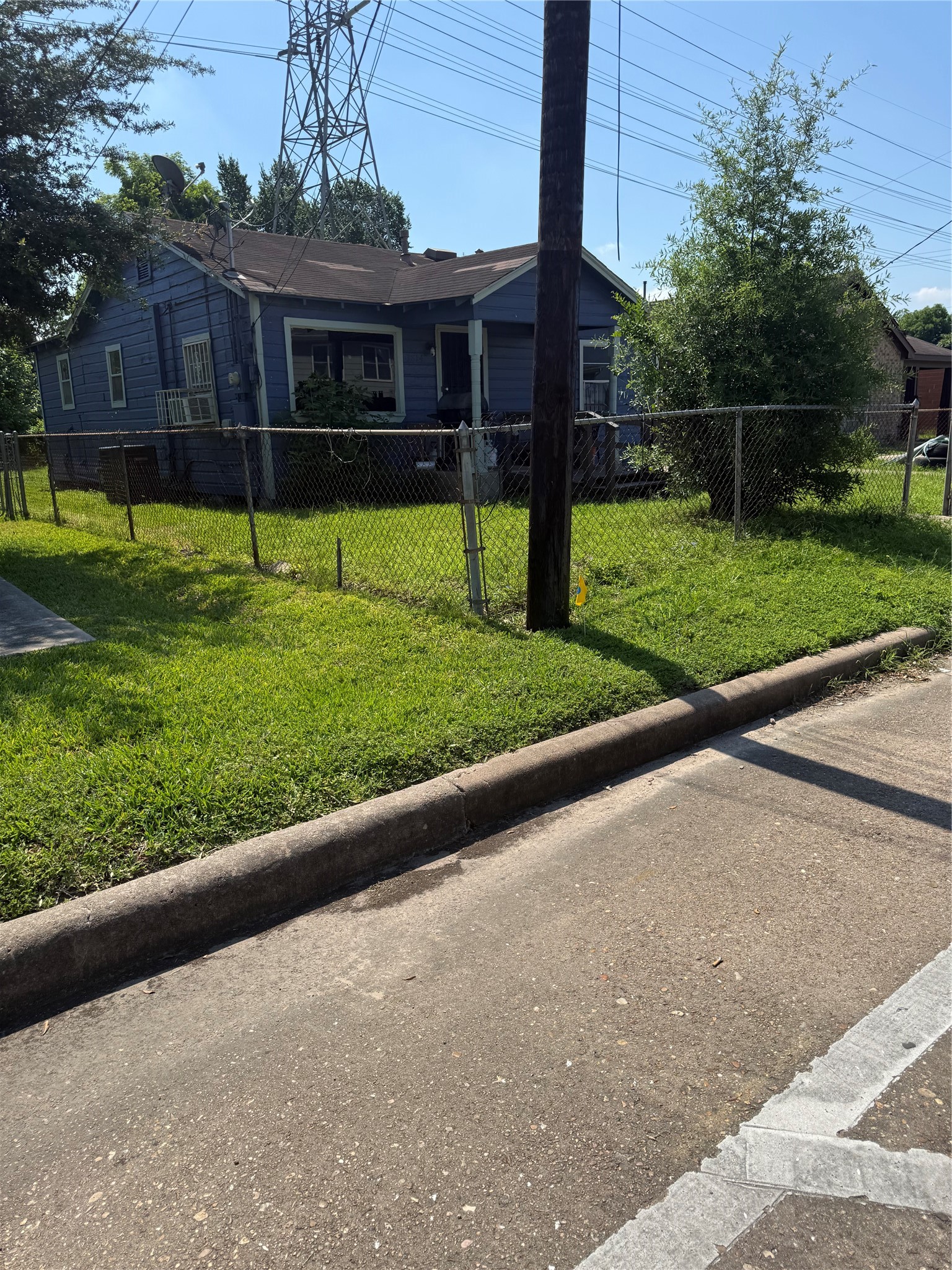3814 Hardy Street Property Photo 4