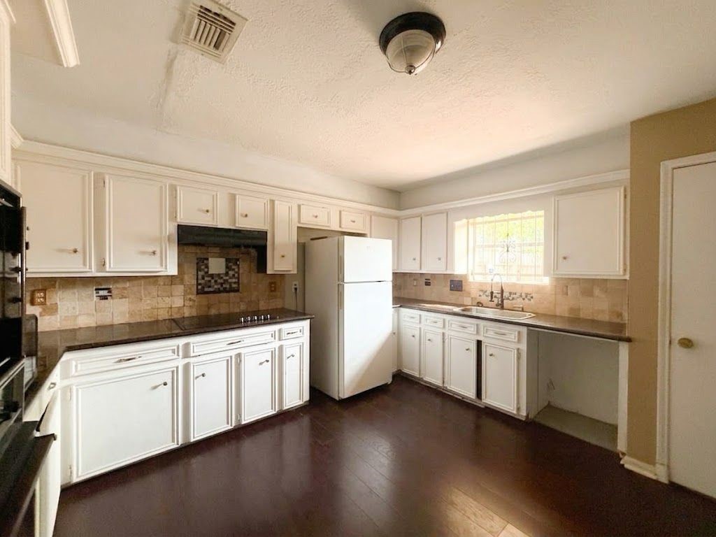 9518 Langdon Lane Property Photo 4