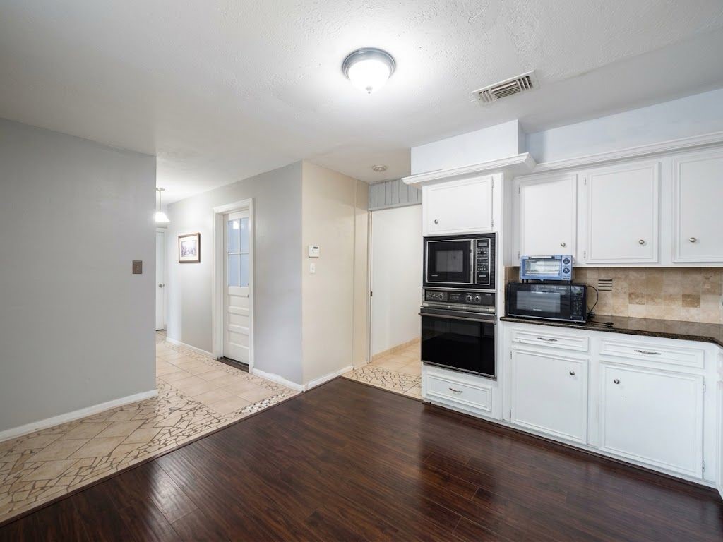 9518 Langdon Lane Property Photo 5