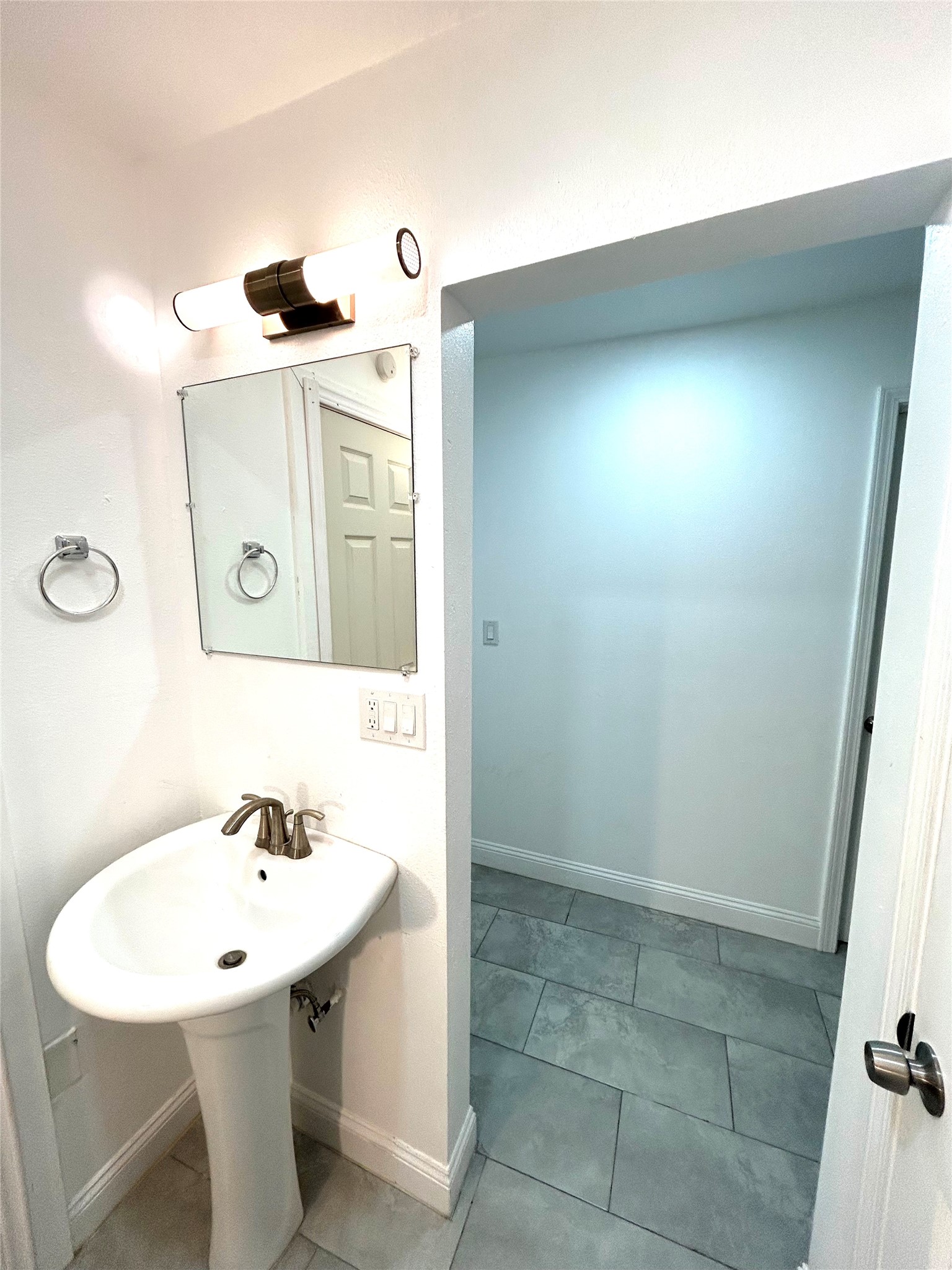 8006 Avenue B Street D Property Photo 9