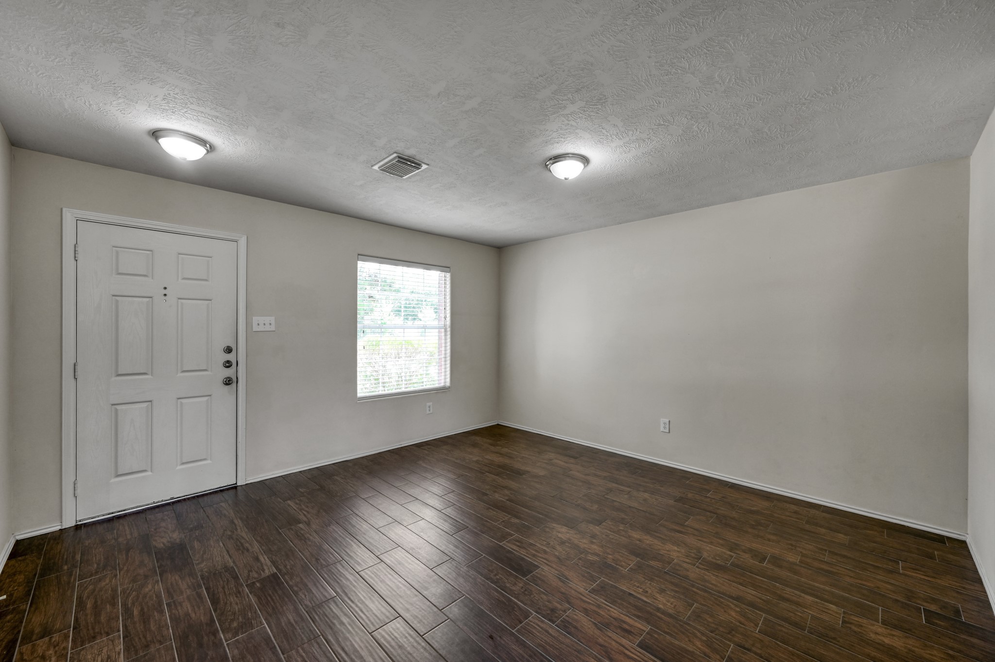 23919 Kingbriar Drive Property Photo 8