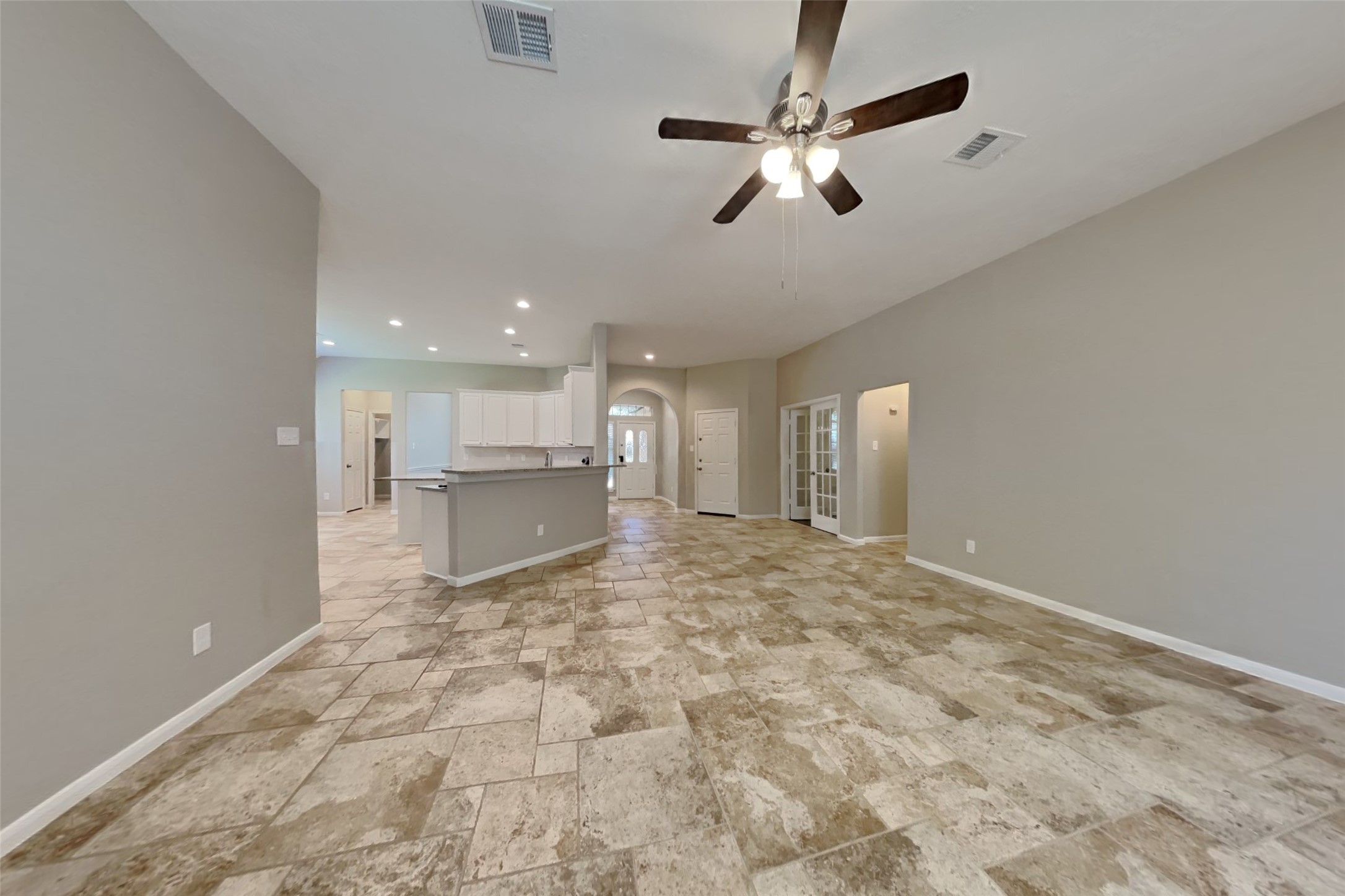 15610 Forest Run Drive Property Photo 3